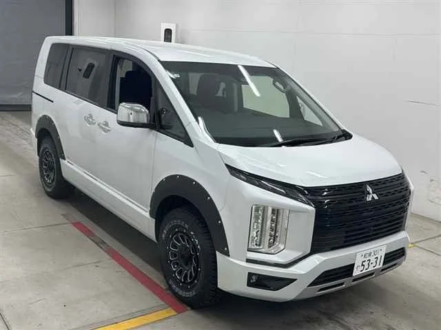 mitsubishi white 4wd 2025