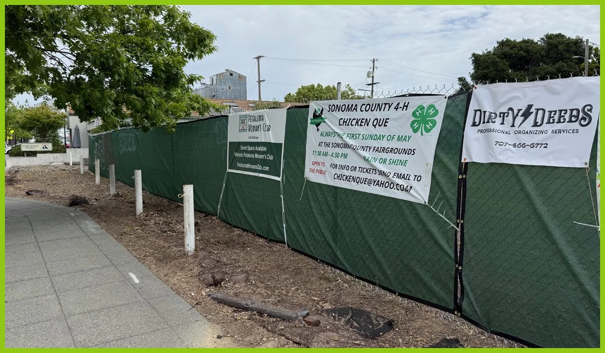  Close inspection shows this lot has been vacant for a long time. 