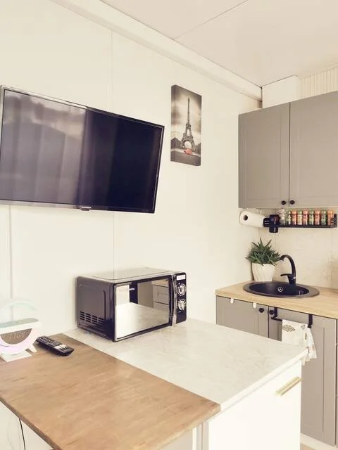 Kitchen Area TV Chill out zone