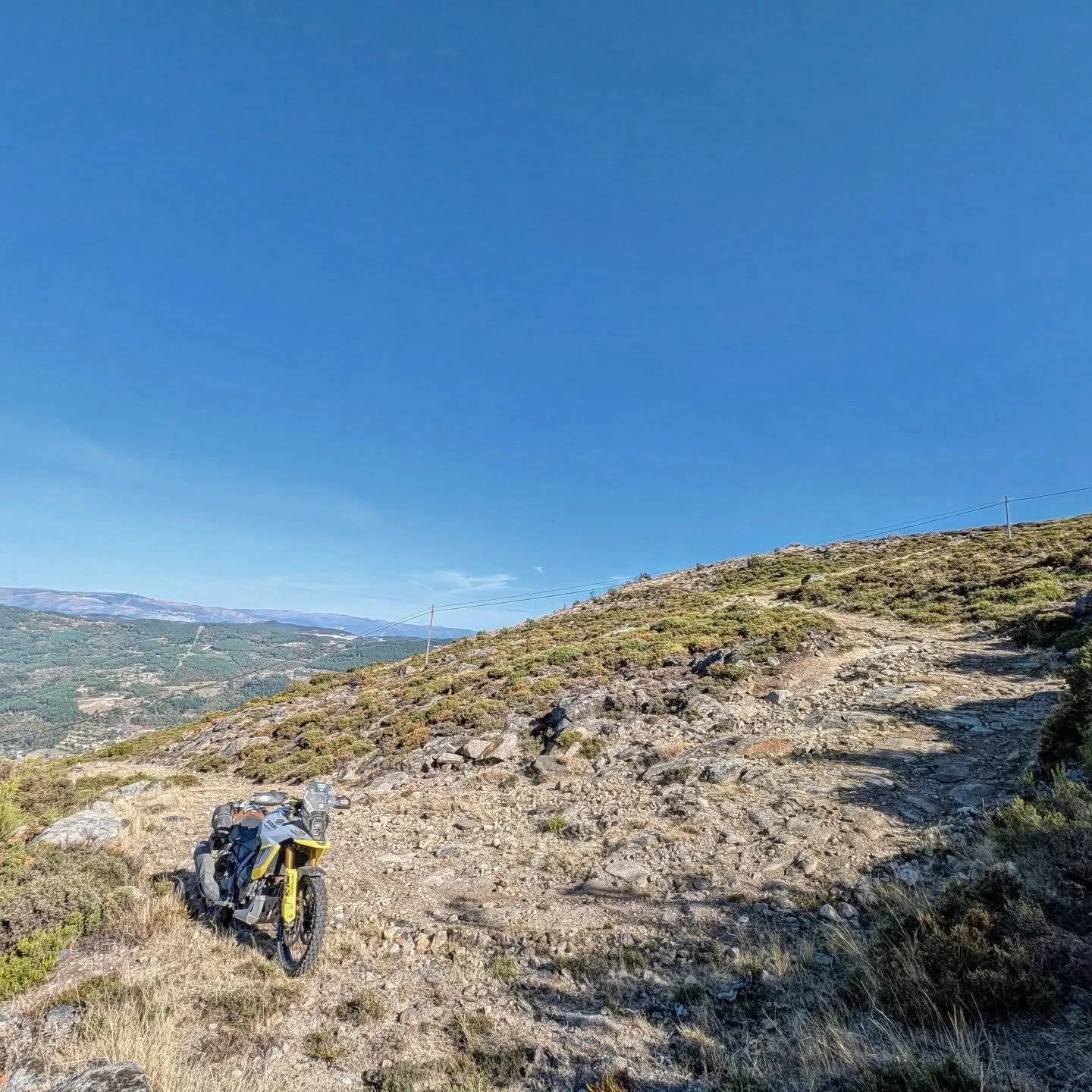 The grand finale and final test for man and machine. We have done this long technical climb collectively on LC8, Tenere and Tuareg. Apart from Howard who is 6ft plus we genuinely sweated and found it a great challenge. The Desert Express just did its