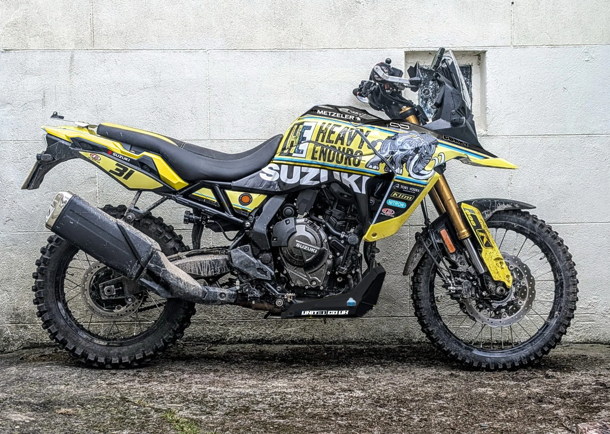 Heavy Enduro Suzuki 800DE Replica Race Graphics Kit