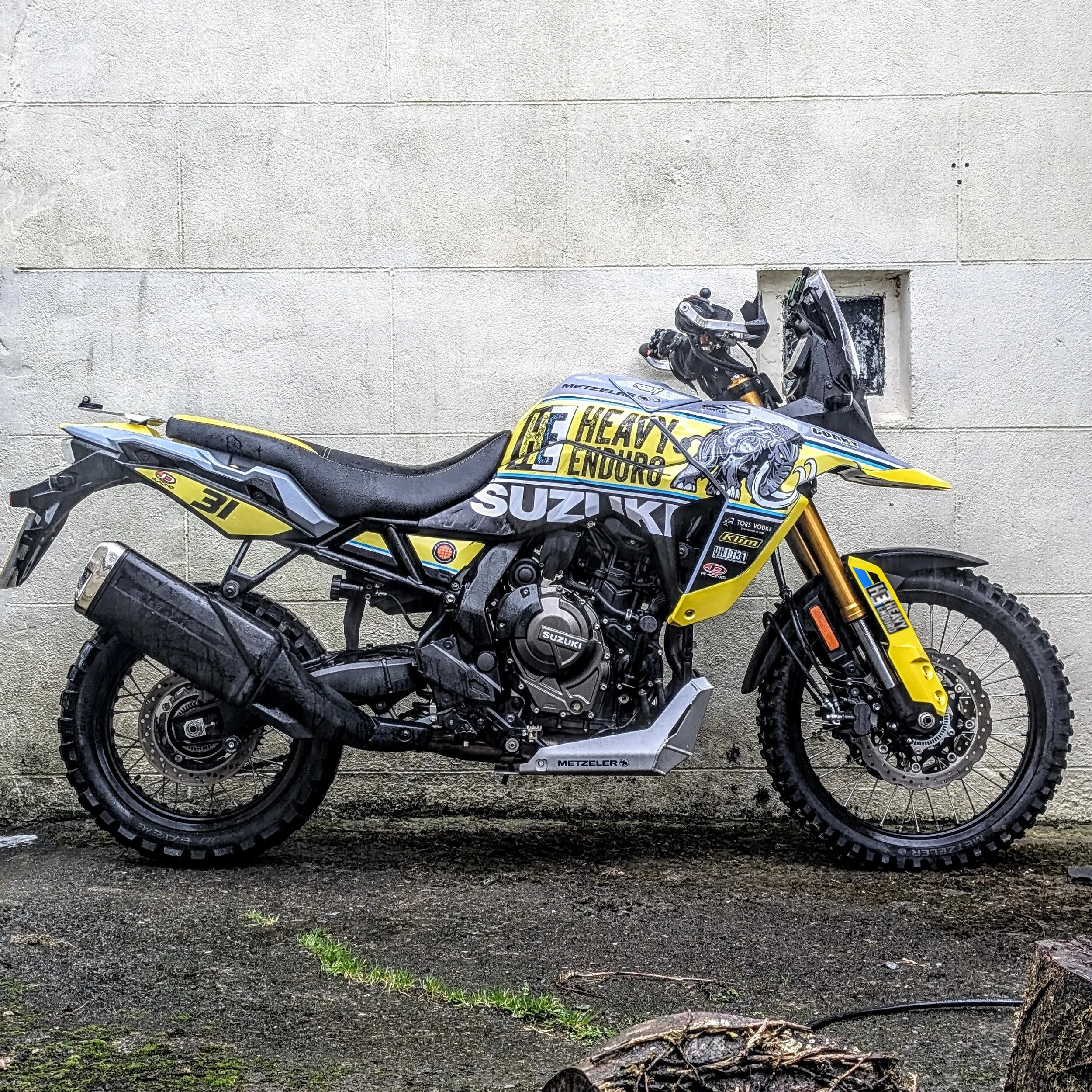Heavy Enduro Suzuki 800DE Replica Race Graphics Kit