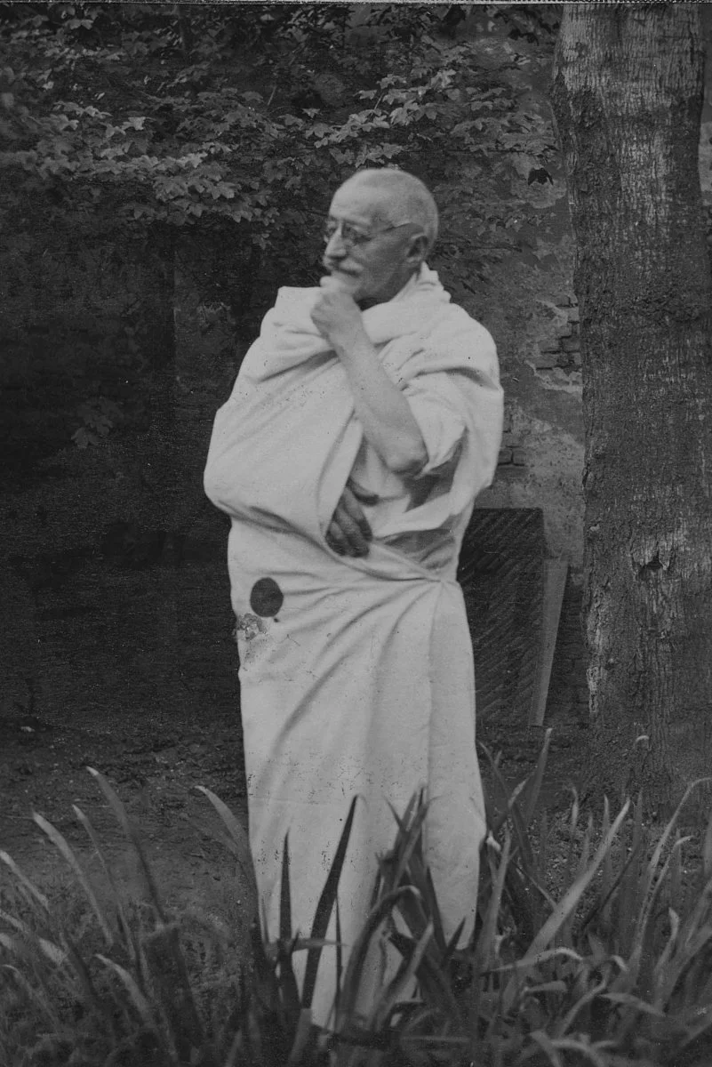 Herr Zinnert aus Wien zur Sommerfrisch machte sich einen Spaß und gab sich als Ghandi verkleidet ca. 1940