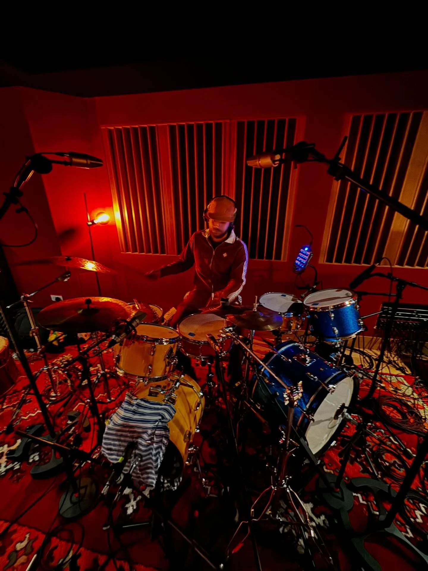 🔉🎹🎬💽💾🎛️🎚️🎙️

Production Techniques 

#mixing #mastering #engineering #music #art #feeling #recording #production #livesound #journey #uk #recordingtechniques #analogue #tape #desk #audioengineer #soundengineering #studiolife #studio #cashmere