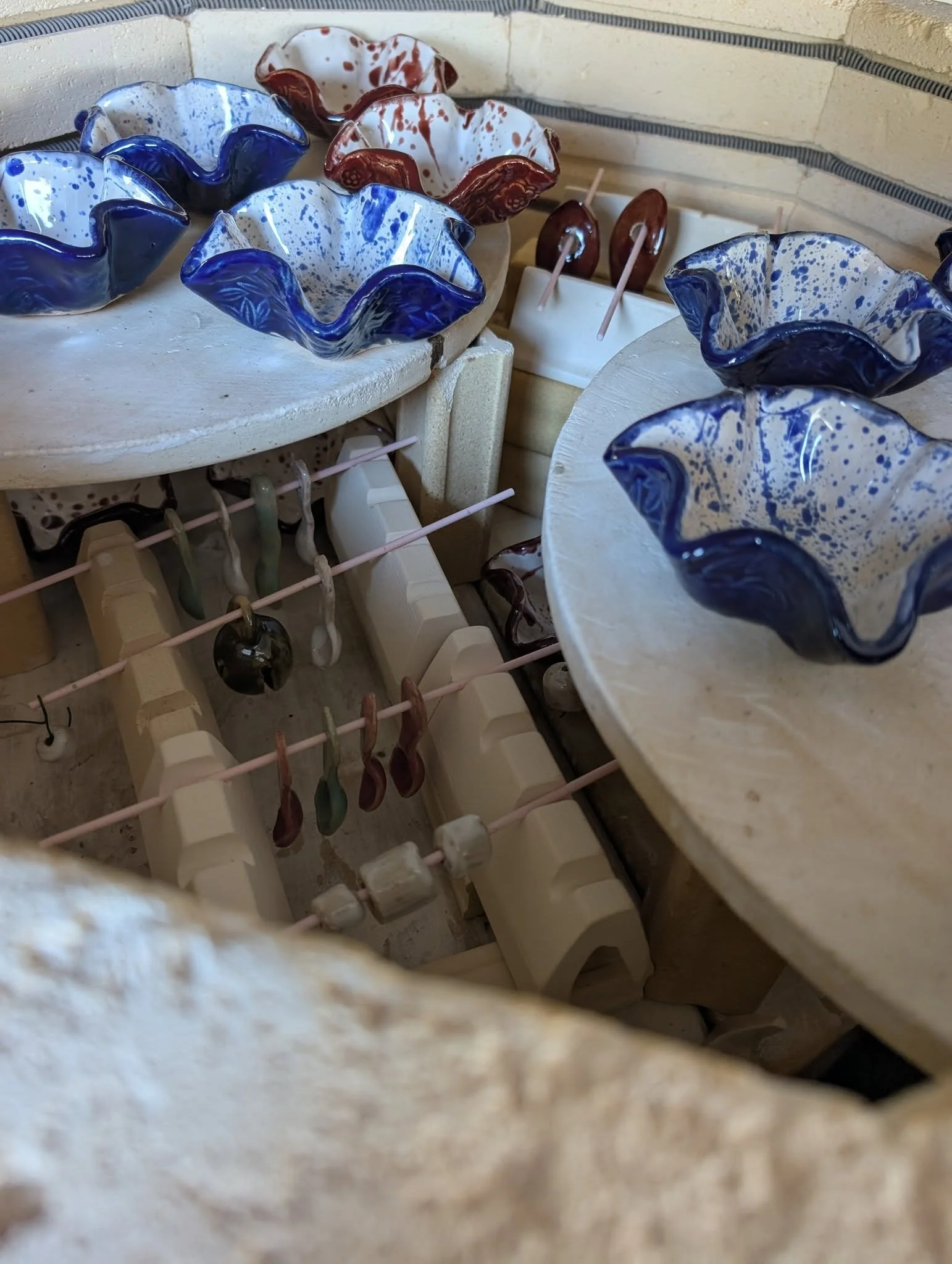 Cracking the kiln this morning to cool while I go to church...

Church visit today highly recommended: visit God and God's people. It will improve your life, guaranteed.