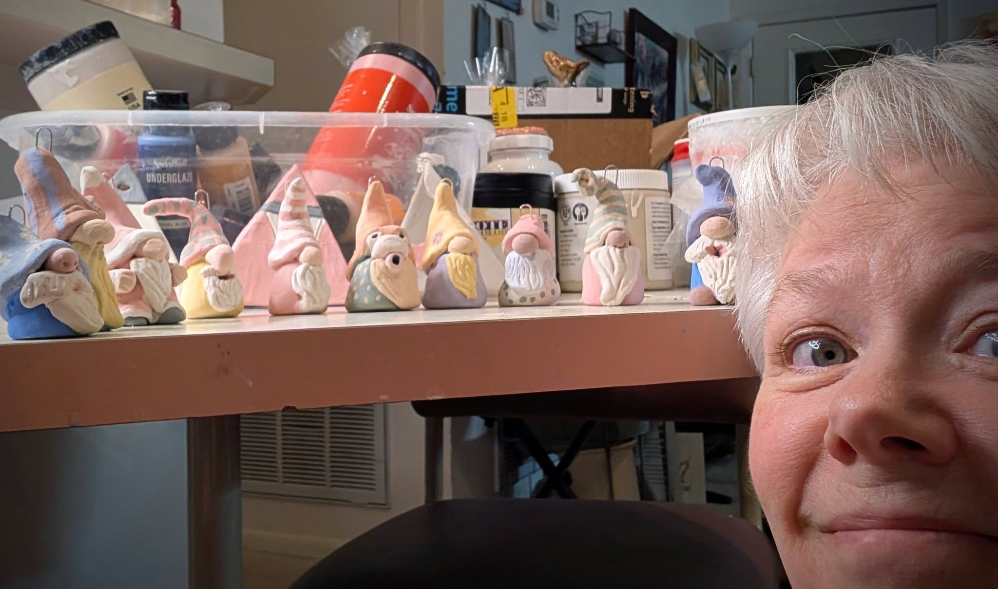 Well, here's the result of the me you saw last night. I was able to finish up nine gnome ornaments and three triangle ornaments.
They're so cute!

Estherljones.com