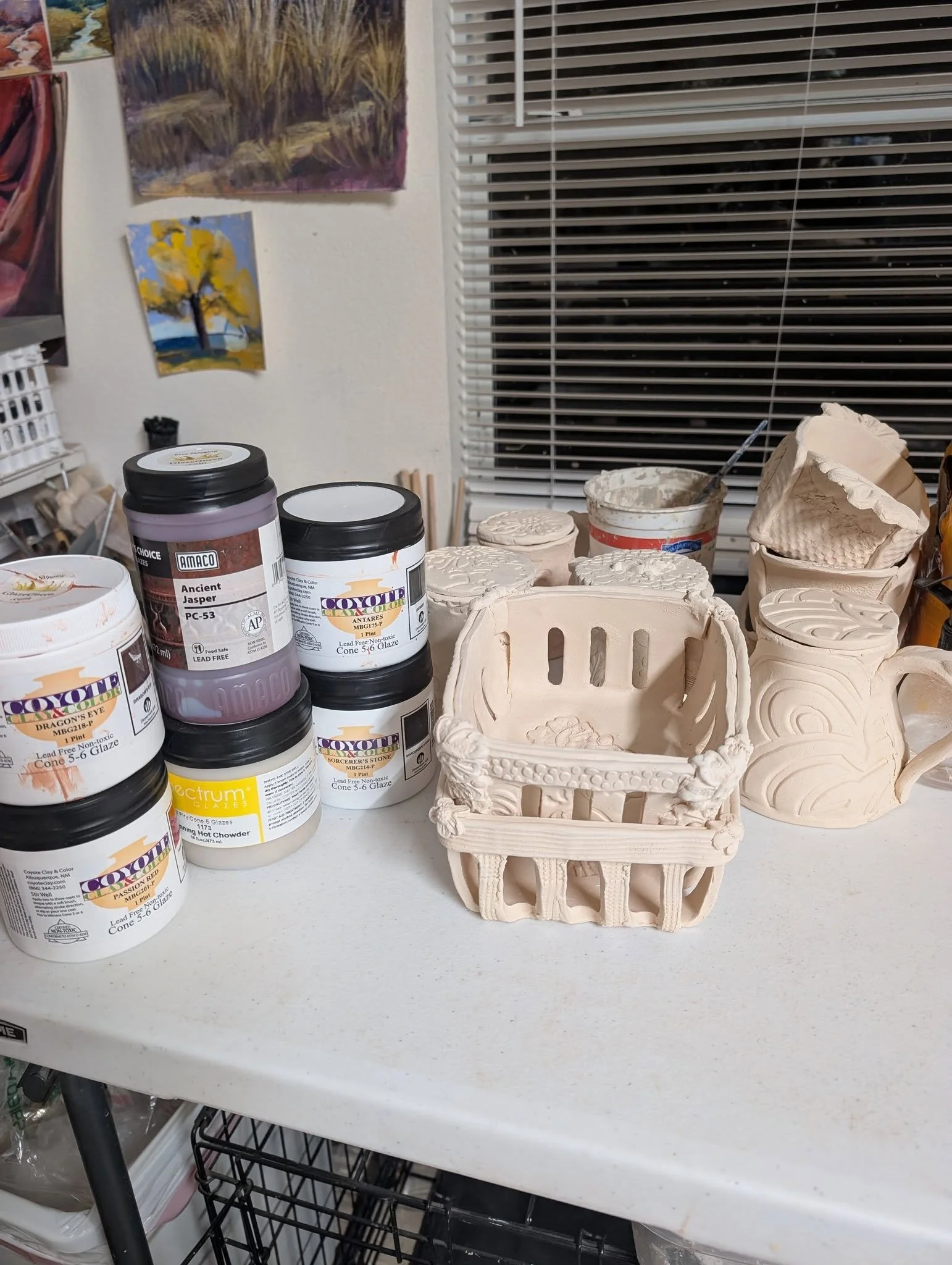 Time to get the squeaky clean studio comfortably dirty again! 😜😜😜

🖌️⚱️