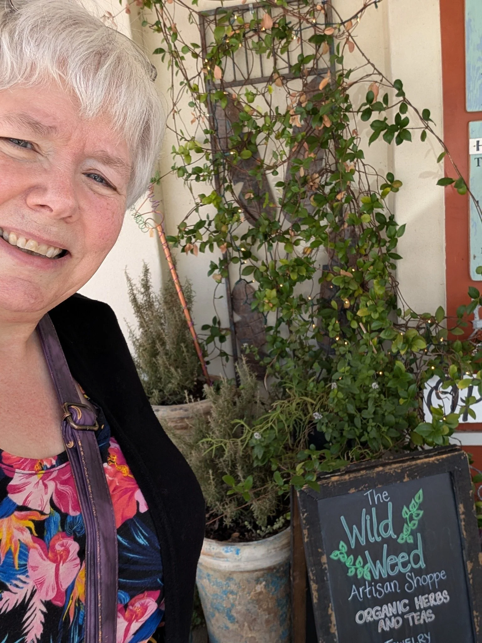 🌿🪴💐HEY HEY HEY!!!🌺🍃🌵

I've got news! 

I'm so thrilled to announce that you can now find my pottery at Wild Weed, 103 E Main St, Llano, TX 78643!

If you aren't familiar with this little gem of a tea and gift shoppe in Llano, I can't recommend 
