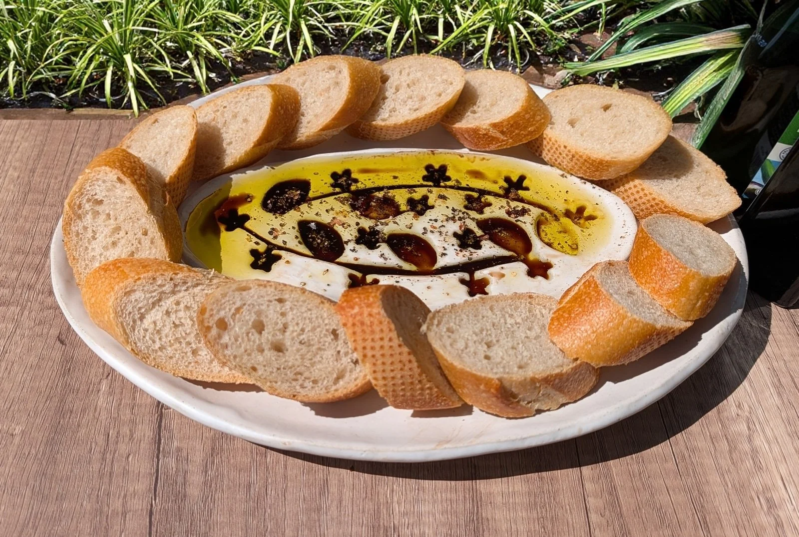 Elegant White Bread Dipping Plate