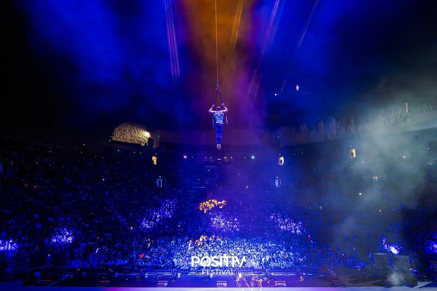 Positiv’Festival 2024 💥
• • • •
#artists#straps #bungees #bungeesstraps #aerialstraps #sanglesaeriennes #aerialist #circus #circuslife #circusinspiration #circusgoals #circusaroundtheworld #cirqueduinsta #aerialarti