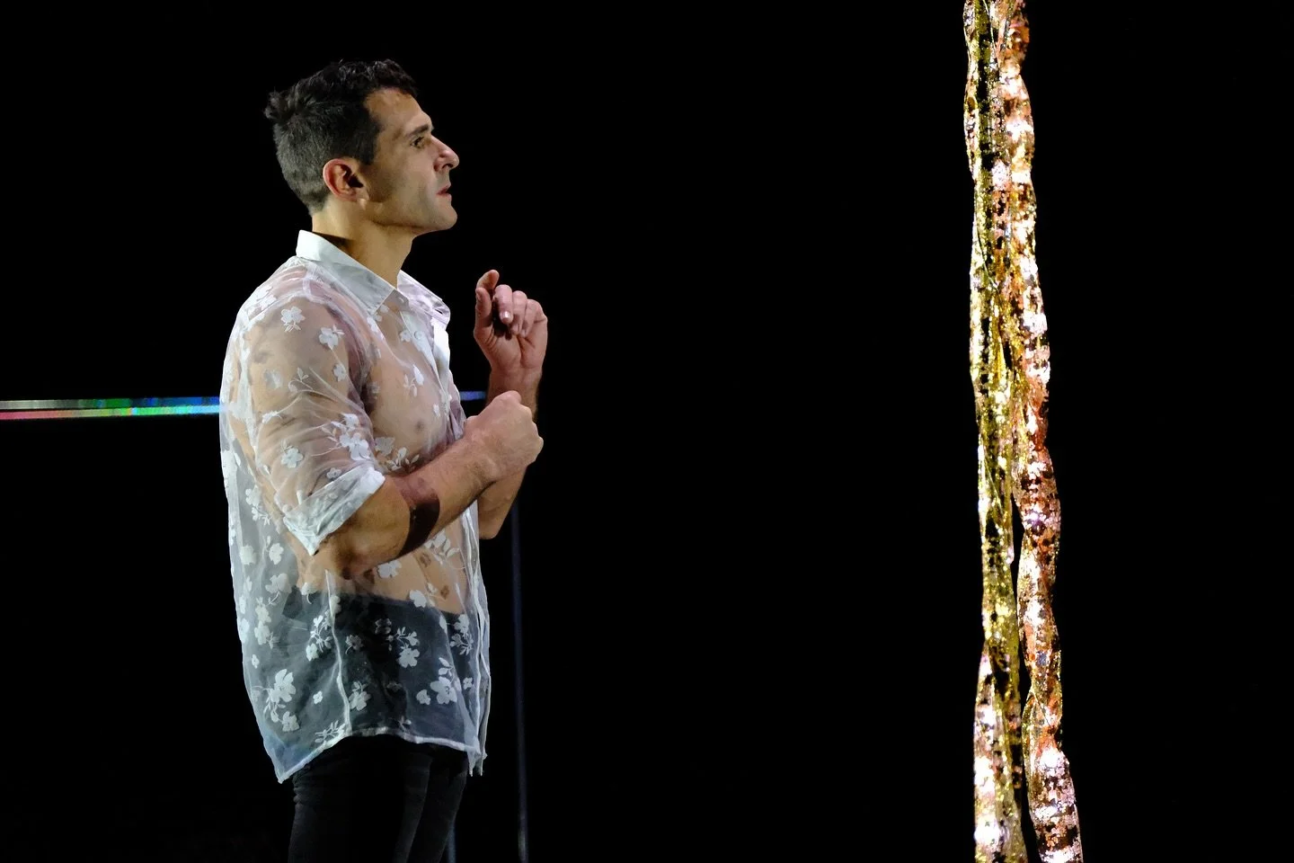 ✨ Mirror of Soul ✨
A 45 minutes duet performance exploring connection, reflection, and emotion. 
Created and performed by EmYo 🪞
• • • •
#artists #duoshow #showduo #artisticshow #aerialist #circus #circuslife #circusgoal