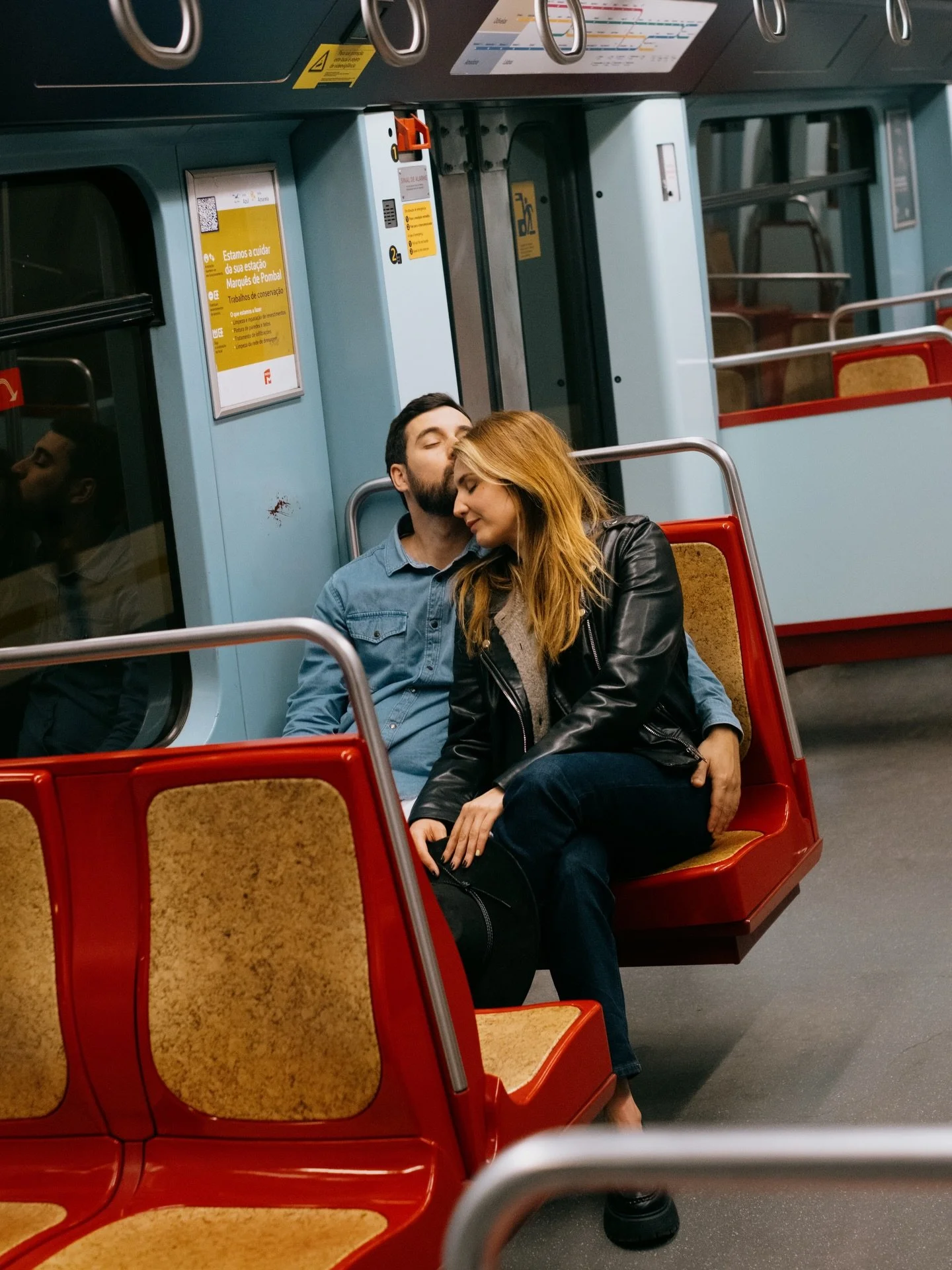 Taking the subway with these two cool kids
@katvphotographer @sam_pesca