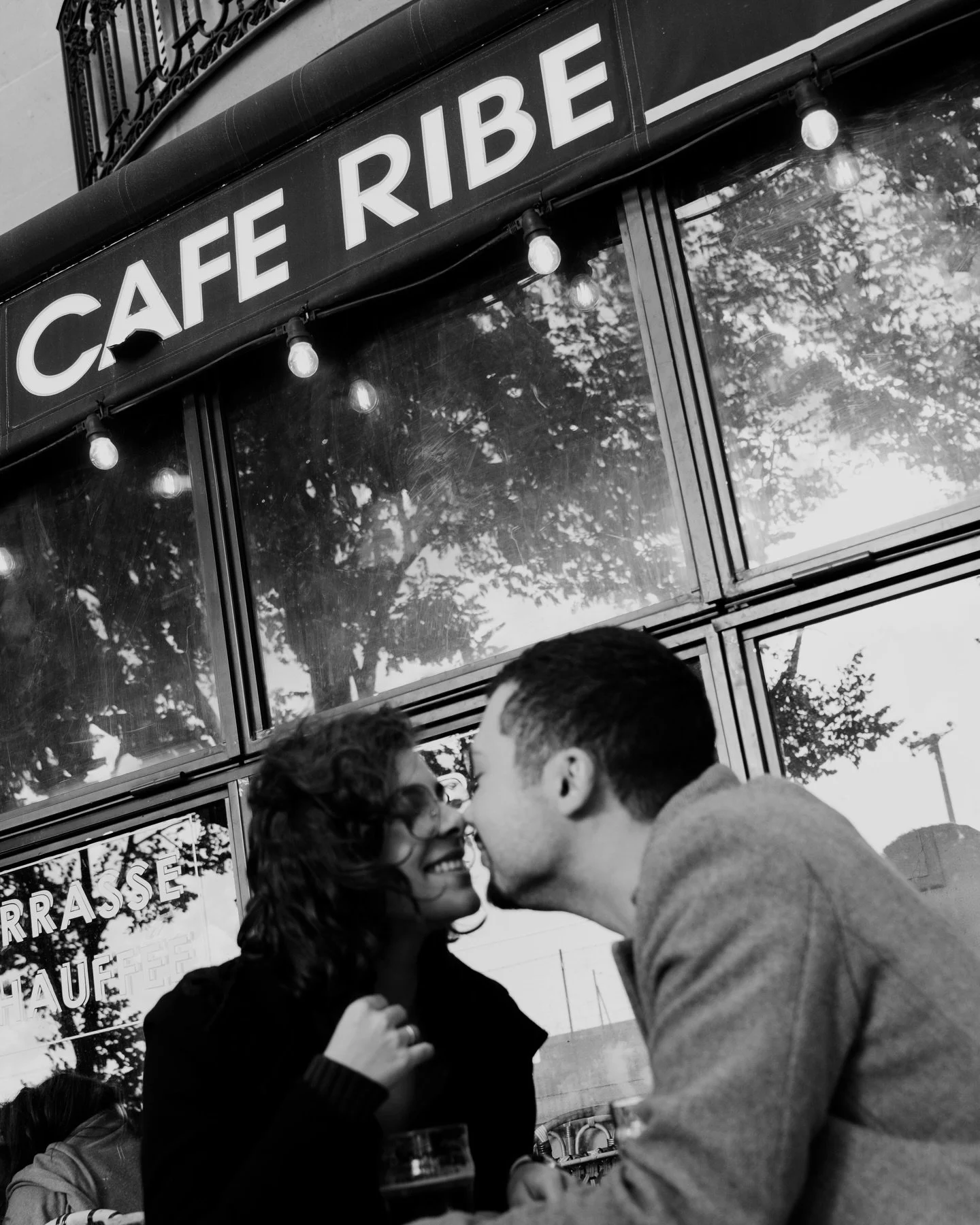 Missing Paris 🇫🇷
With J&amp;S

&ldquo;Aimer, ce n&rsquo;est pas se regarder l&rsquo;un l&rsquo;autre, c&rsquo;est regarder ensemble dans la m&ecirc;me direction&rdquo;
- Antoine de Saint-Exup&eacute;ry -

#destinationwedding #paris #engagement #35m