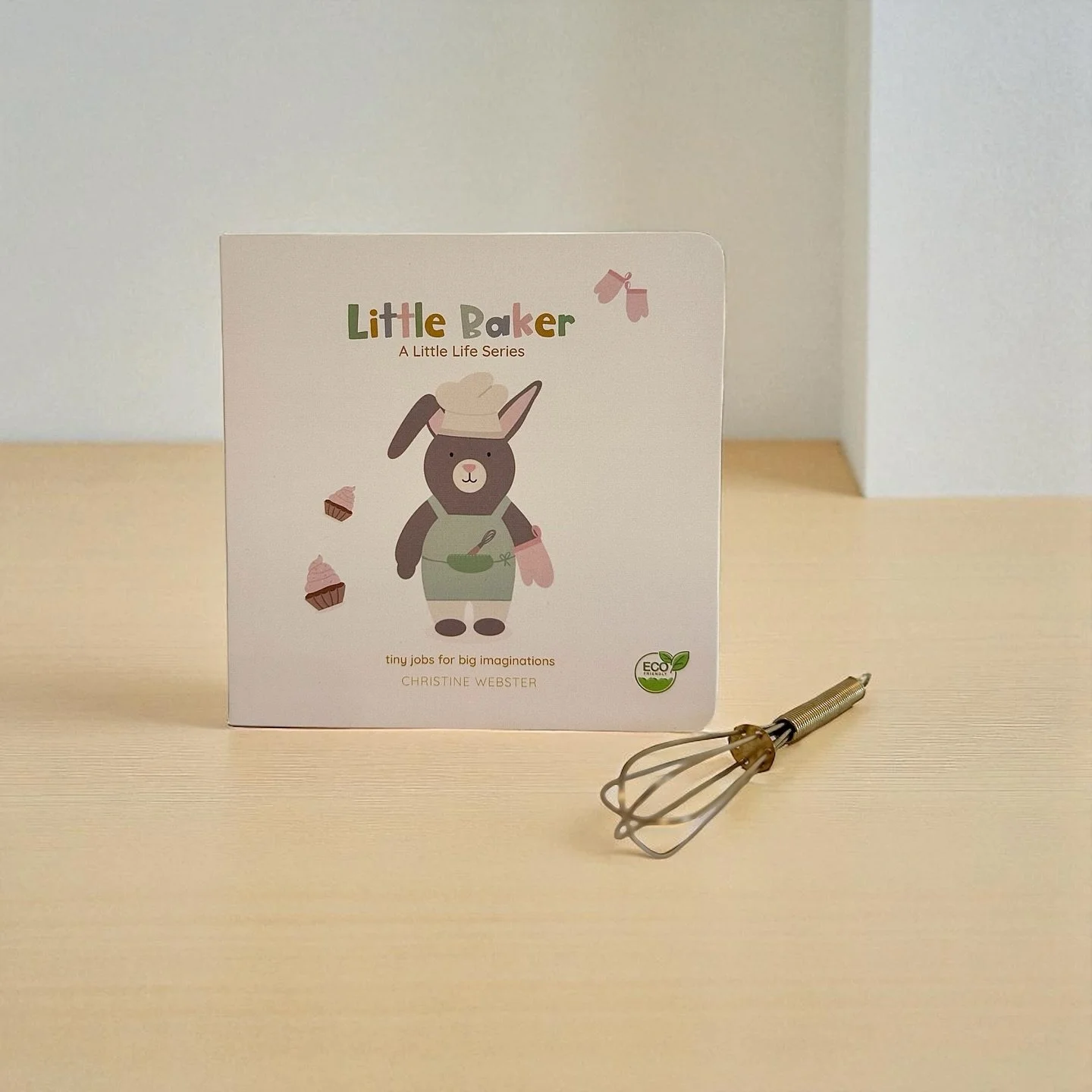 The sweetest delivery yet &mdash; the final proof in the Little Life Series!
Little Baker joins her friends Little Pilot, Little Beekeeper, Little Firefighter and Little Lumberjack &mdash; all ready for big imaginations and tiny hands. 

Each one pri