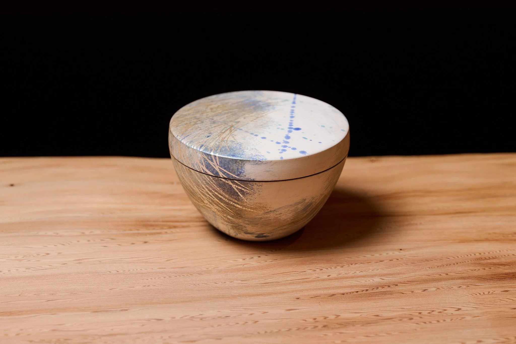 SILVER LACQUER CERAMIC BOX “SORA NO UMI(THE SEA OF THE SKY)” lid closed.jpg