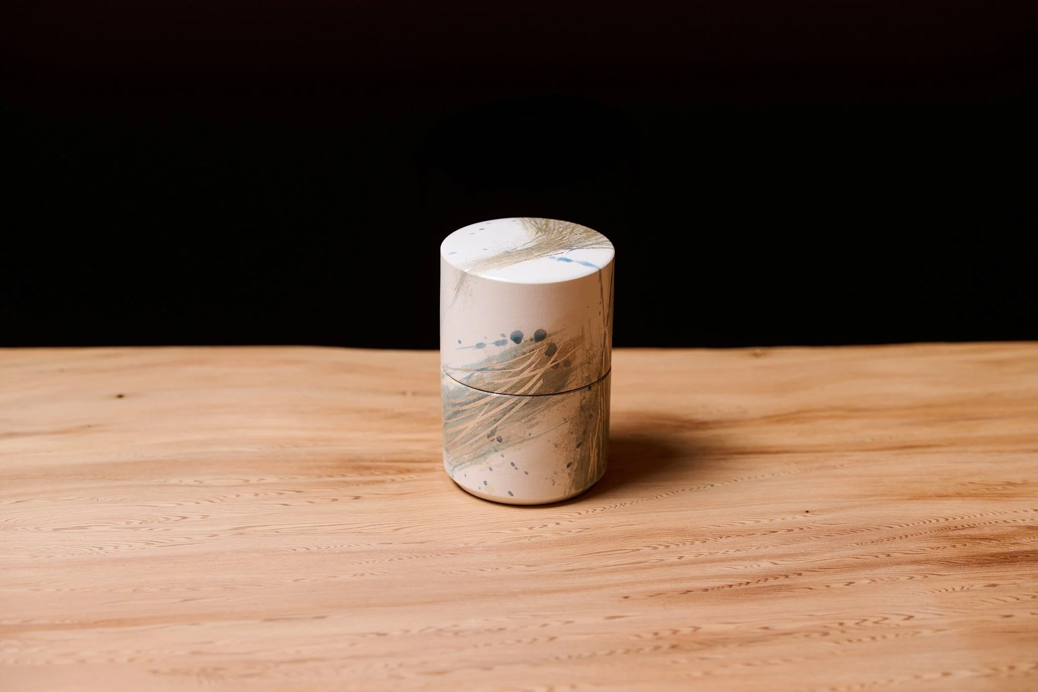 SILVER LACQUER TEAWARE “TAMAYURA” lid closed.jpg