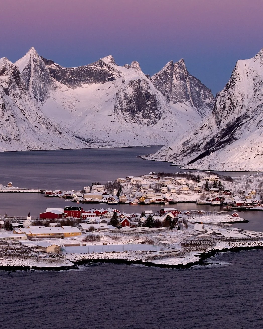 The magical colors of winter time in Lofoten Islands 💜 
Northern Norway is truly special this time of the year 🏔️
.
.
.
#Lofoten #Hamn&oslash;y #Reine