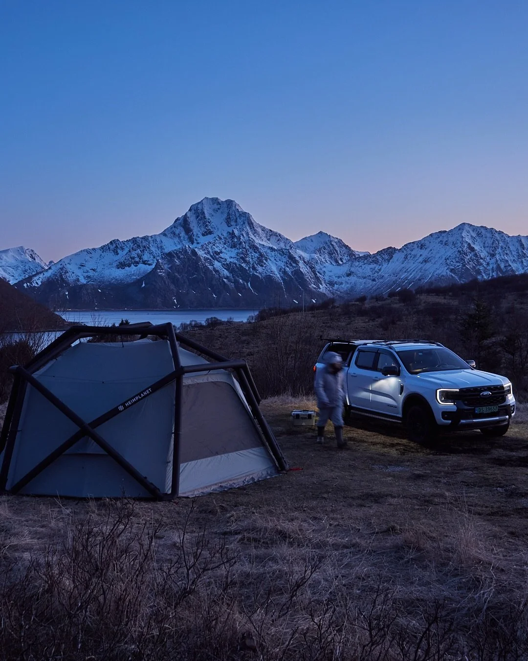 Slow days, exploring Lofoten Islands with Ford Ranger and Heimplanet Cloudbreak basecamp tent 🏔️🌊
.
.
.
@fordnorge @heimplanet @ford