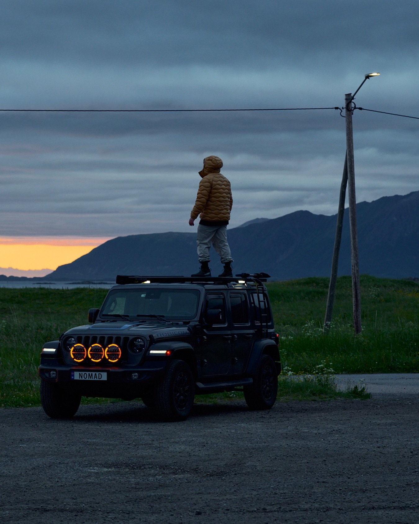 Jeep&rsquo;ing after dark 🌊🏔️ Lofoten Islands

#LofotenIslandsAdventure #LofotenIslandsJeep #LofotenIslands #JeepWrangler #Jeep