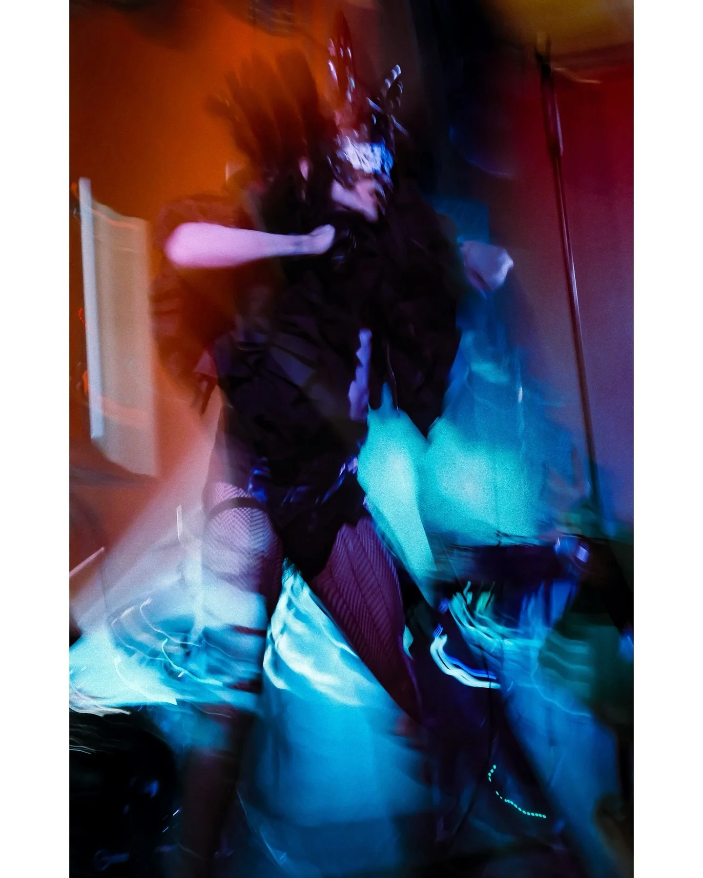 IAMX @iamx from last nights show at The Chapel, San Francisco Oct 10th for their opening night to tour! ❌👁️‼️

#iamx #alternativeindie #electronic #thechapel #sanfrancisco #livemusicphotography #slowshutterspeed #fujifilmxseries 

More photos to com