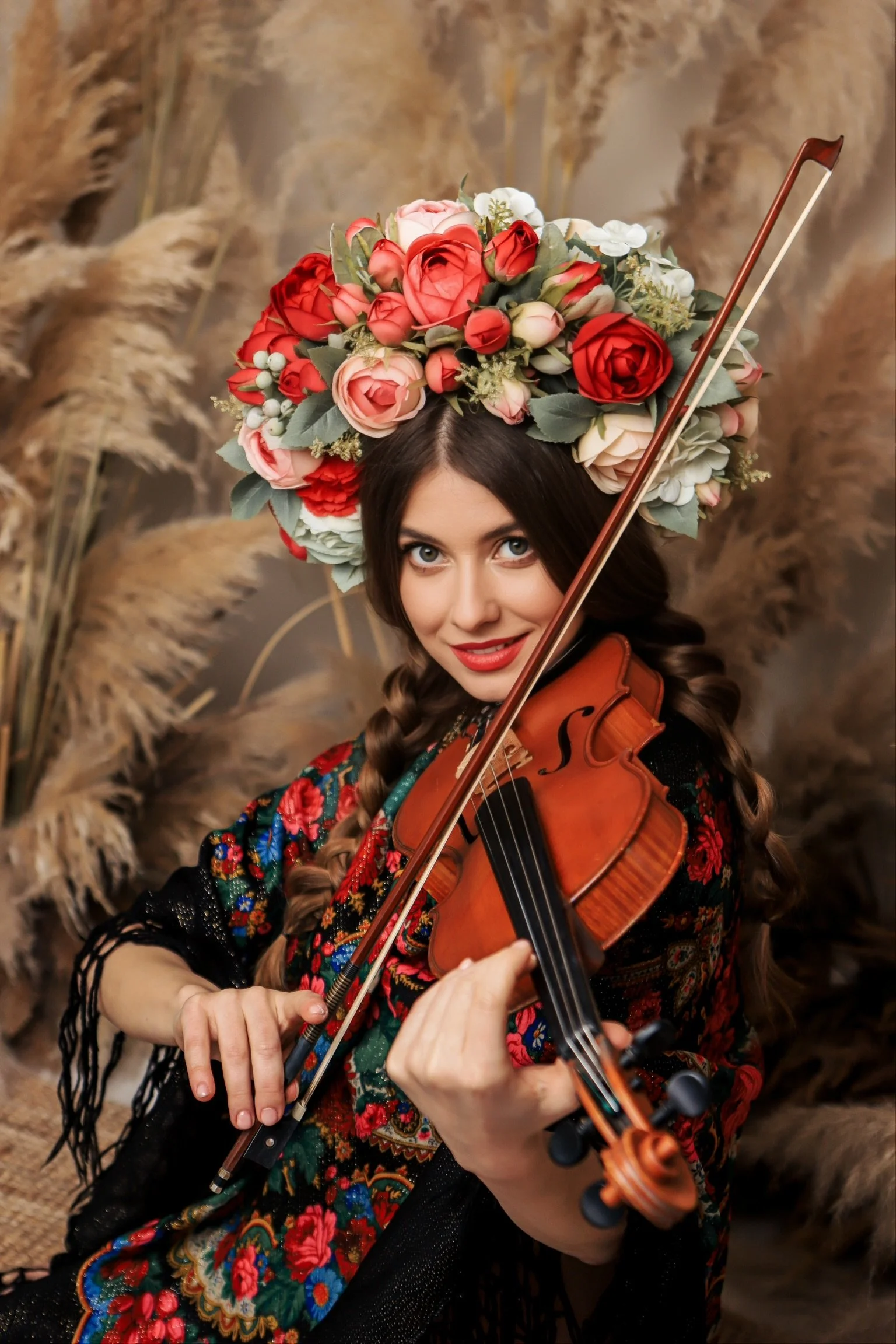 Arizona violinist Alona Liesniak dressed in traditional Ukrainian clothes playing violin.