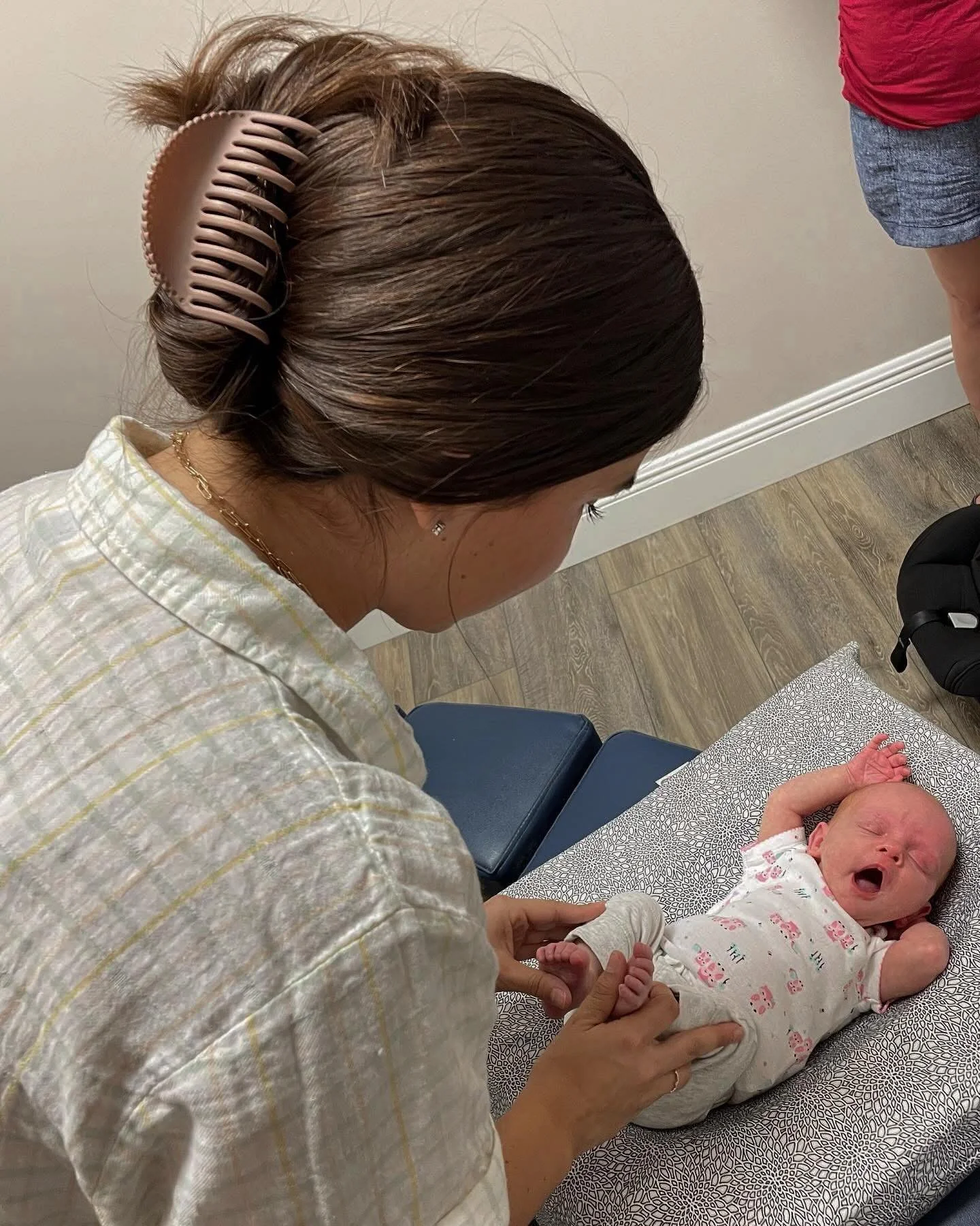 | Handcrafted Wellness | 
From newborns to toddlers, pediatric chiropractic helps set the foundation for healthy growth 🌿. Gentle care allows the body to function + adapt the way it’s designed to.