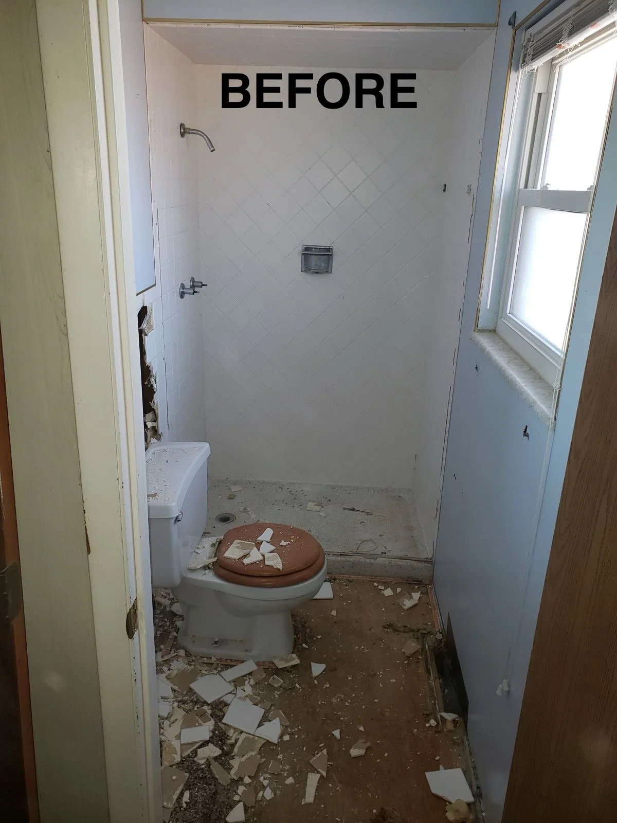 bathroom before.jpg