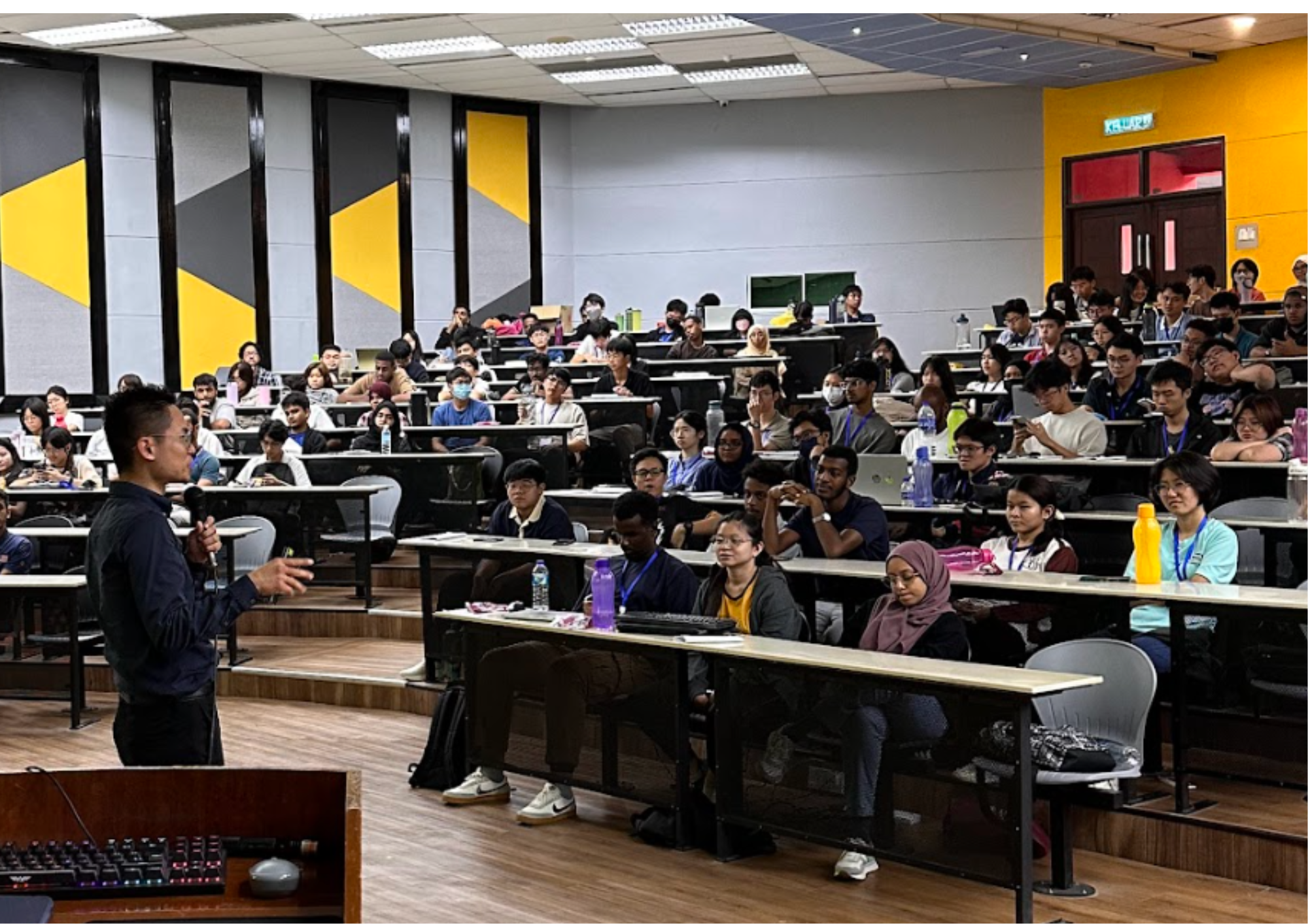 Dr-Khor-Kang-Xiang provide sharing for university