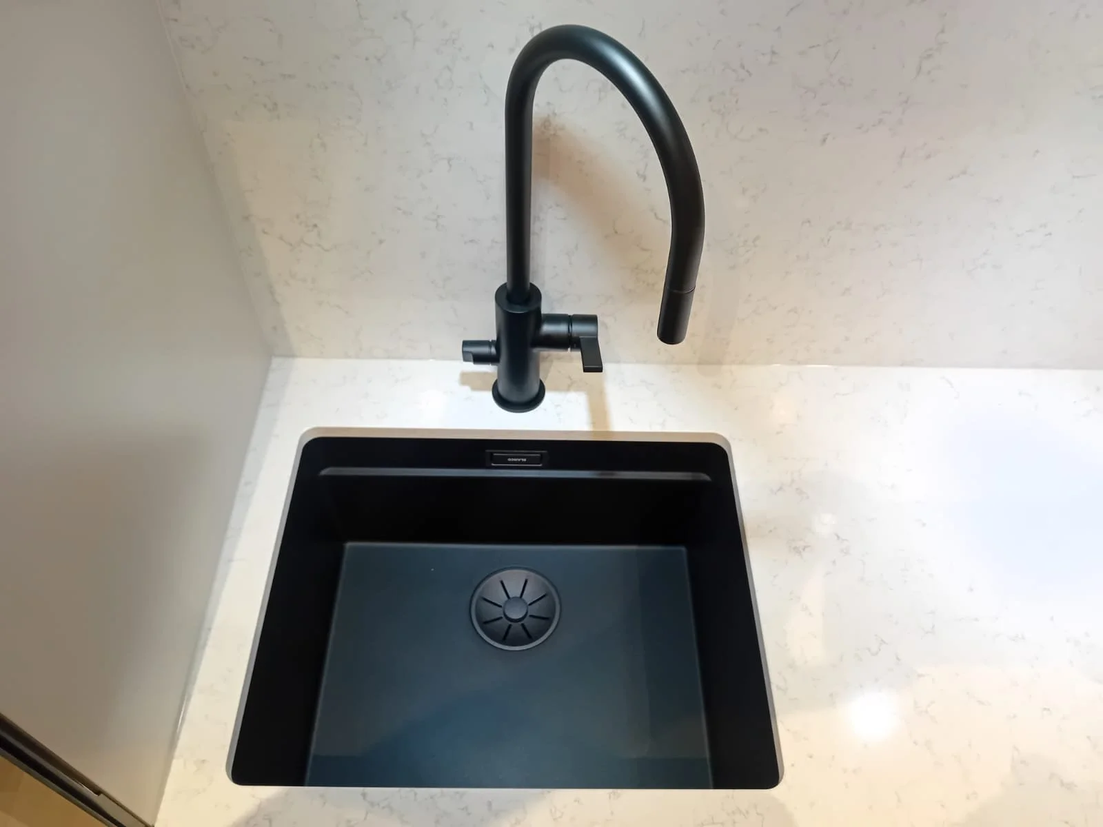 Sett ditt preg på kjøkkenet med riktig Utskjæringer for vask.