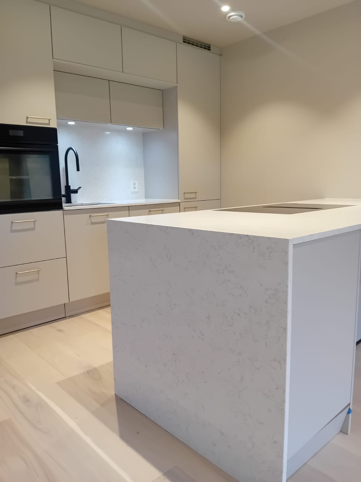 Unikt og stilig kjøkken med Fossefall