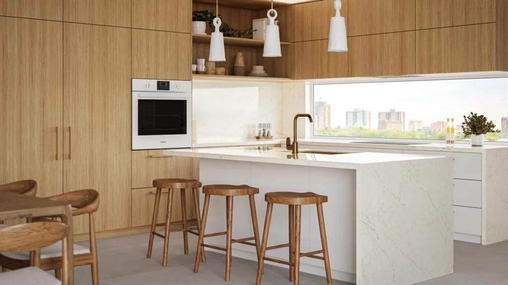 Kjøkken med eikefronter og kremhvit caesarstone benkeplate Rossa nova