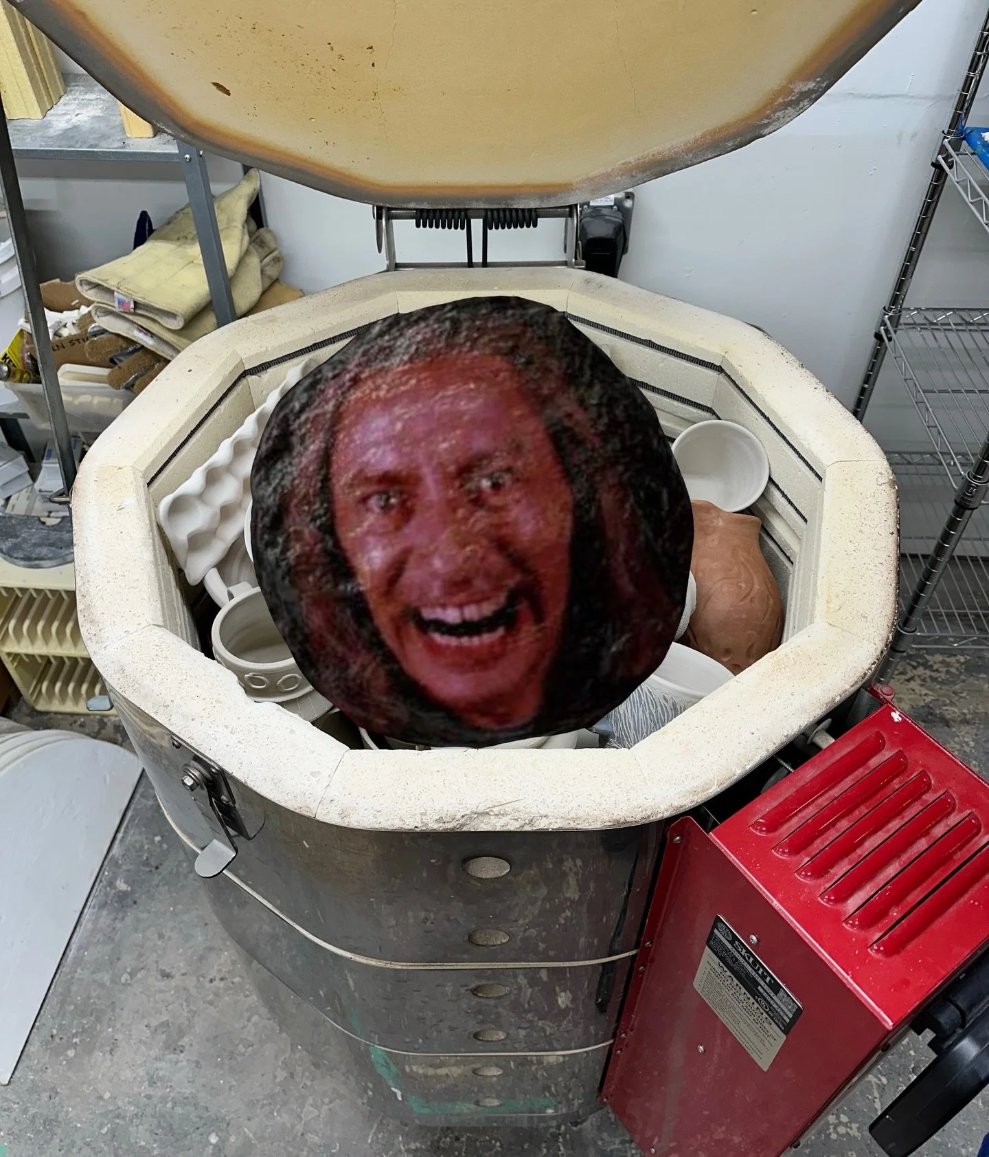 sadly the bob orb got into the kiln this month so the next mug release will be sometime during the first week of December. Stay tuned for updates and send all the Laura orbs you can to the next batch!
.
.
.
.
#twinpeaks #twinpeaksart #twinpeaksfanart