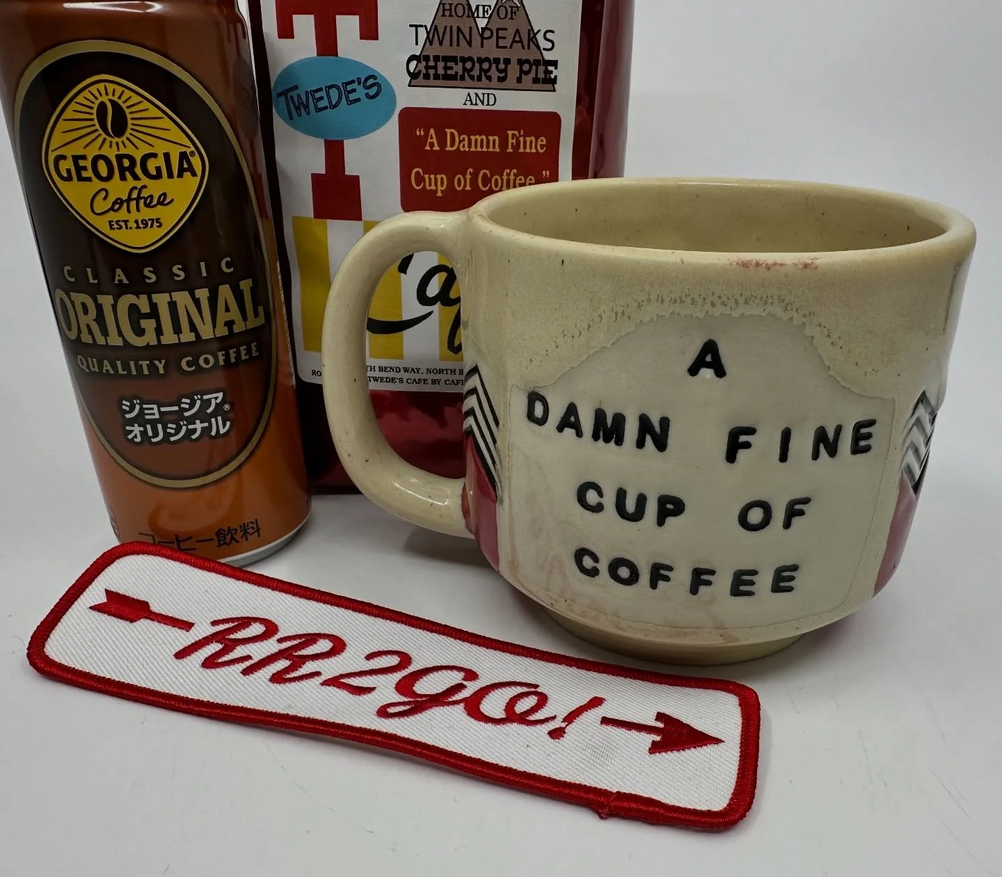 I hope everyone enjoys a damn fine cup of coffee today in honor of David Lynch ☕️
.
.
.
.

#twinpeaks #twinpeaksart #twinpeaksfanart #davidlynch #davidlynchfanart #davidlynchart #pottery #potteryofinstagram #ceramics #mug #twinpeaksmug #twinpeakscup 