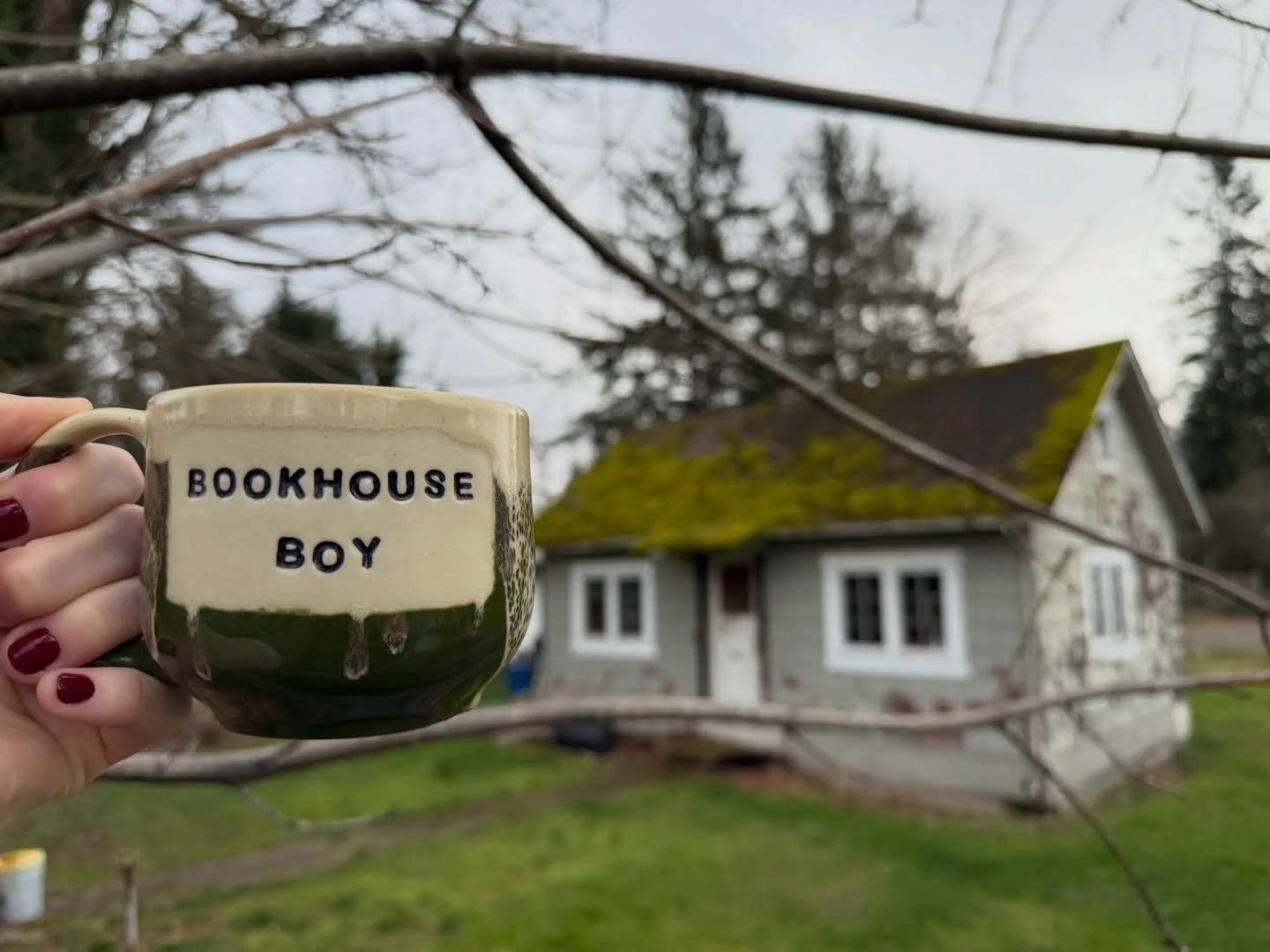*swipes temple* and sets an alarm for Friday, April 10th at 12pm PST for the next damnfinepottery drop! 
.
.
.
This Bookhouse Boy mug is still available in the shop! Link in bio 🫡
.
.
.
#twinpeaks #twinpeaksfan #twinpeaksfanart #bookhouseboy #bookho