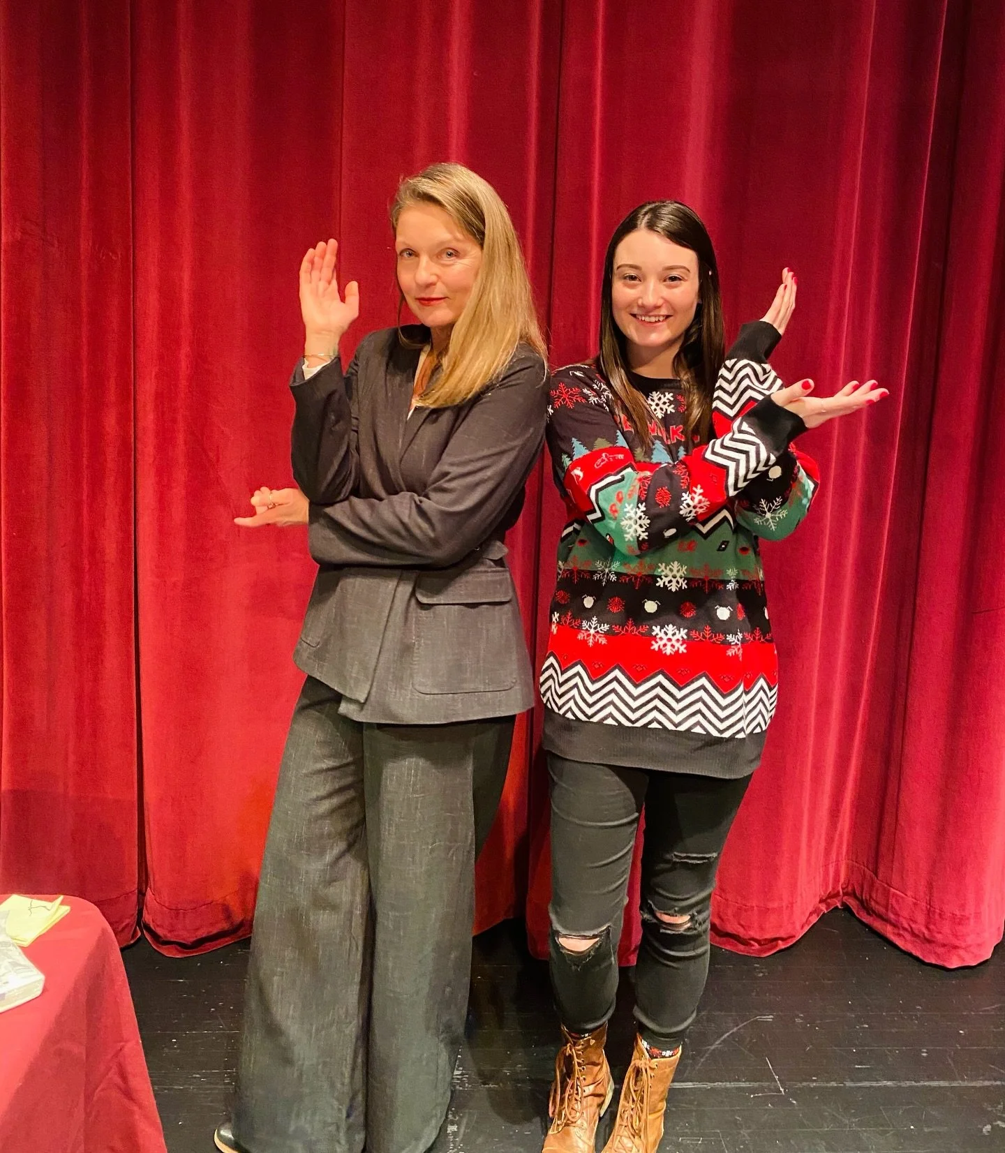 Happy Birthday to the brilliant Sheryl Lee! Throwback to my first time meeting her at a showing of Fire Walk With Me in 2020. She is so kind and beautiful, I can&rsquo;t wait to meet her again and gift her a mug&hellip; What&rsquo;s your favorite Lau