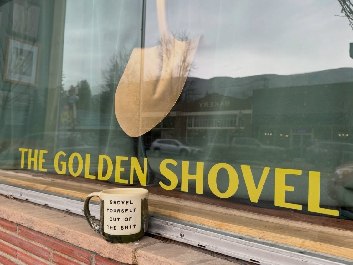 shovel your way out of the shit and into the truth!
.
.
two shiny gold shovel mugs will be available in the next drop in June! 🤭🪏
.
.
#twinpeaks #twinpeaksfanart #twinpeaksart #drjacoby #twinpeaksthereturn