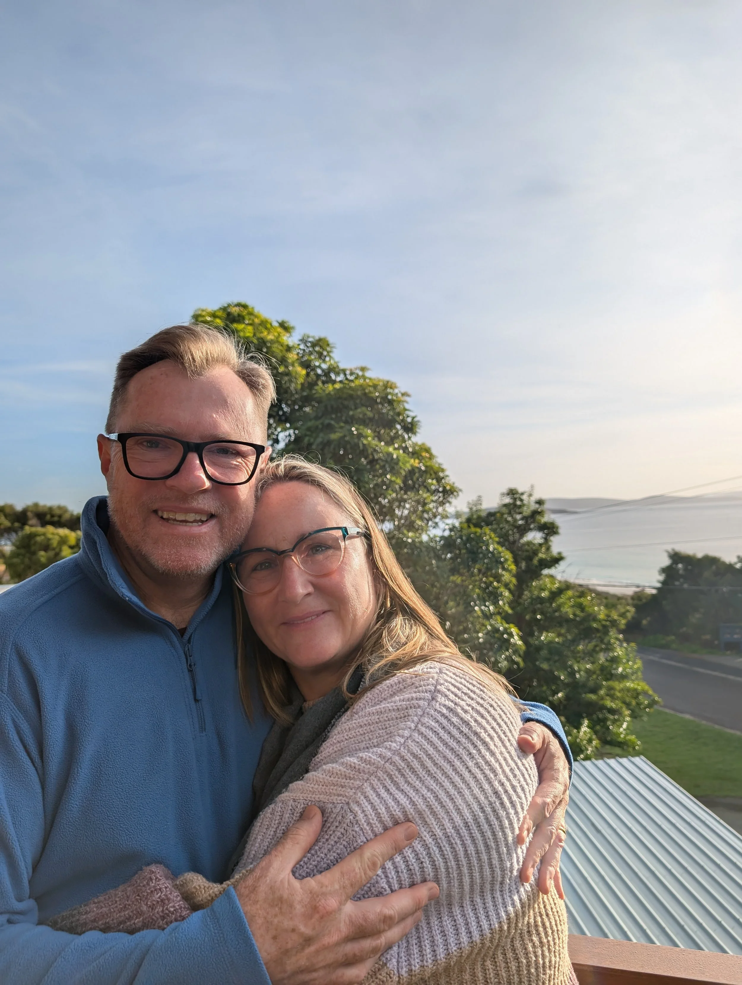 	
A picture of Bill and Jo who are content creators currently travelling full time.