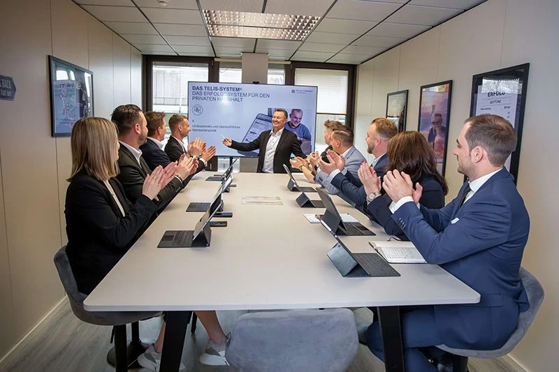 Meeting-Mitarbeiter-Bildschirm.jpg