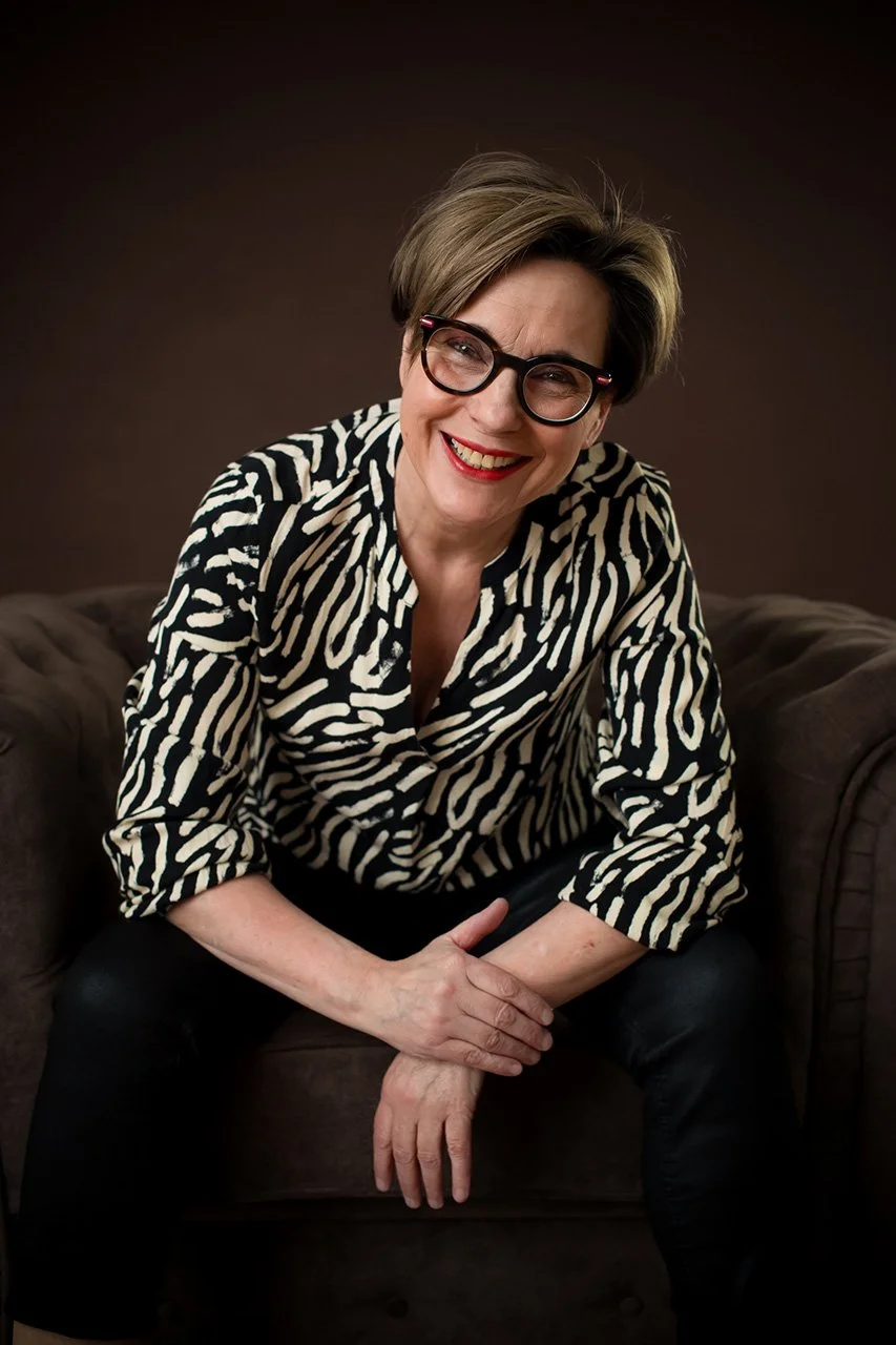 Modern-Headshot-ältere Frau.jpg