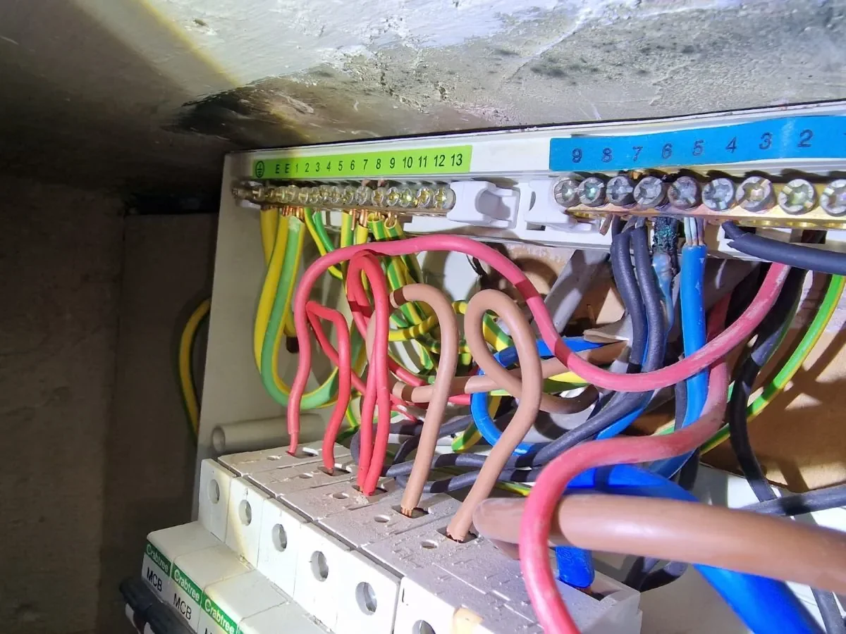 loose connection, wire burned from bar, box damaged by heat.
