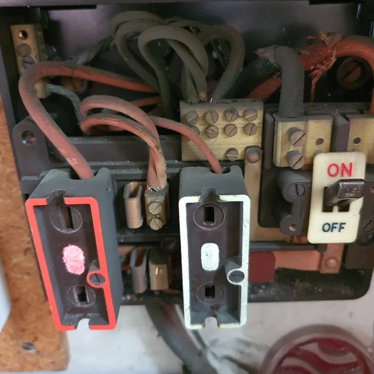 Liverpool house old MK fuse box witch installation of aluminium wires 