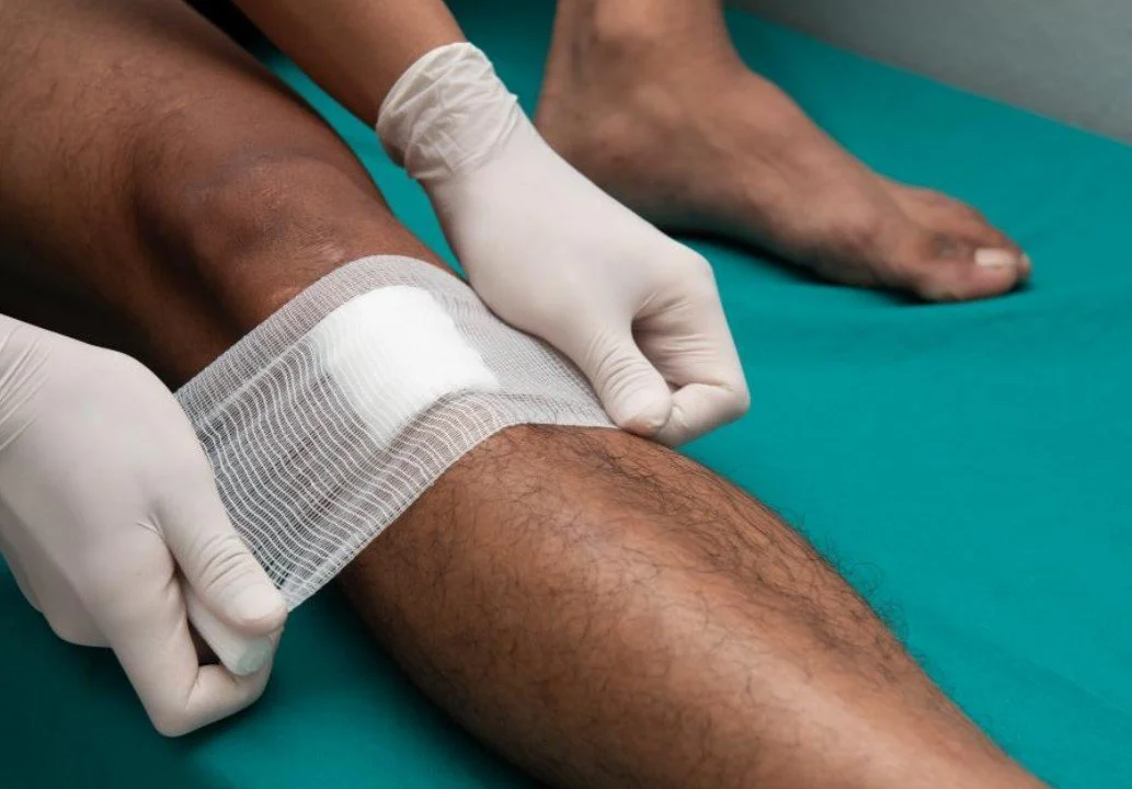 How to Apply Dressing to a Wound