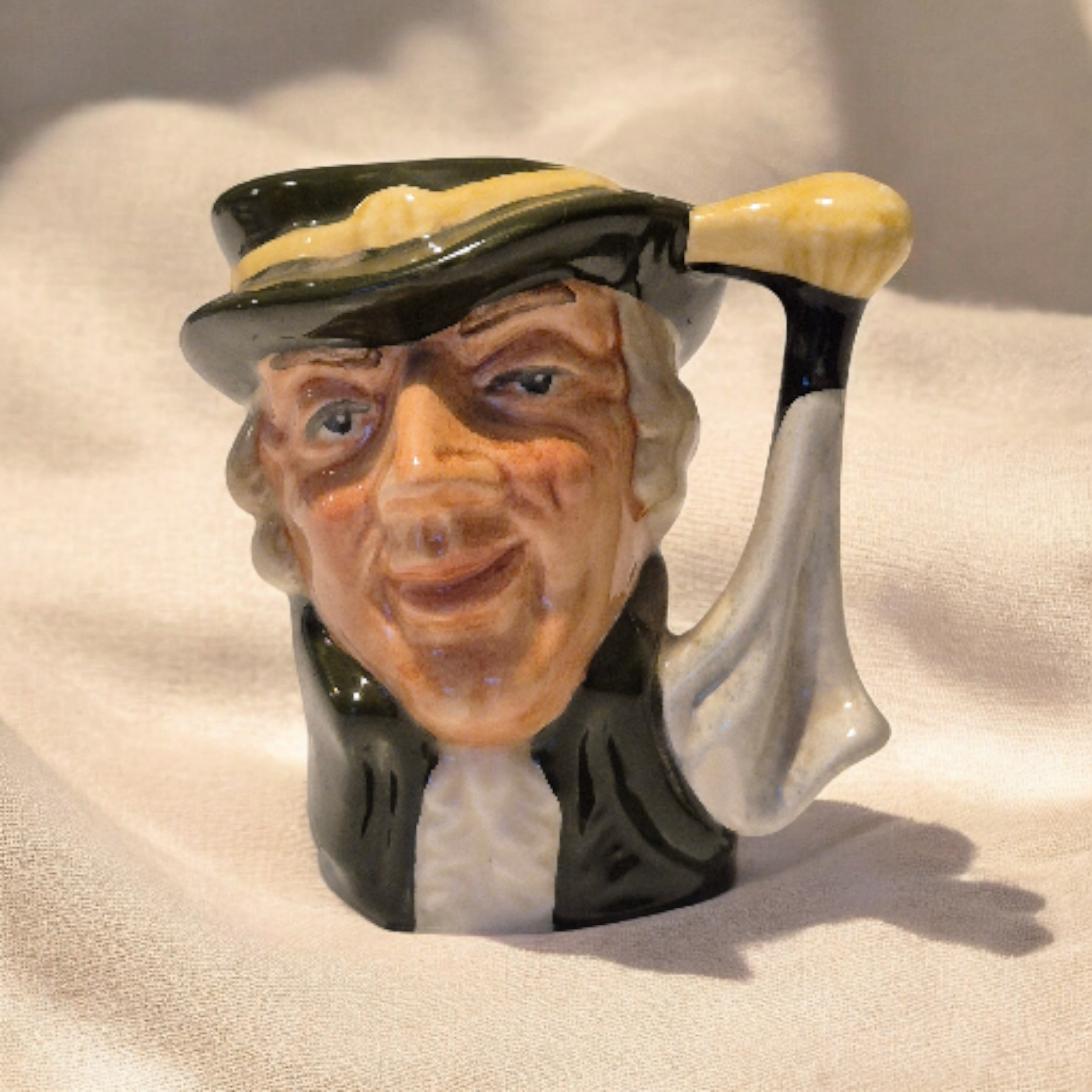 Royal Doulton - Miniature - The Mad Hatter Toby Jug – D6598