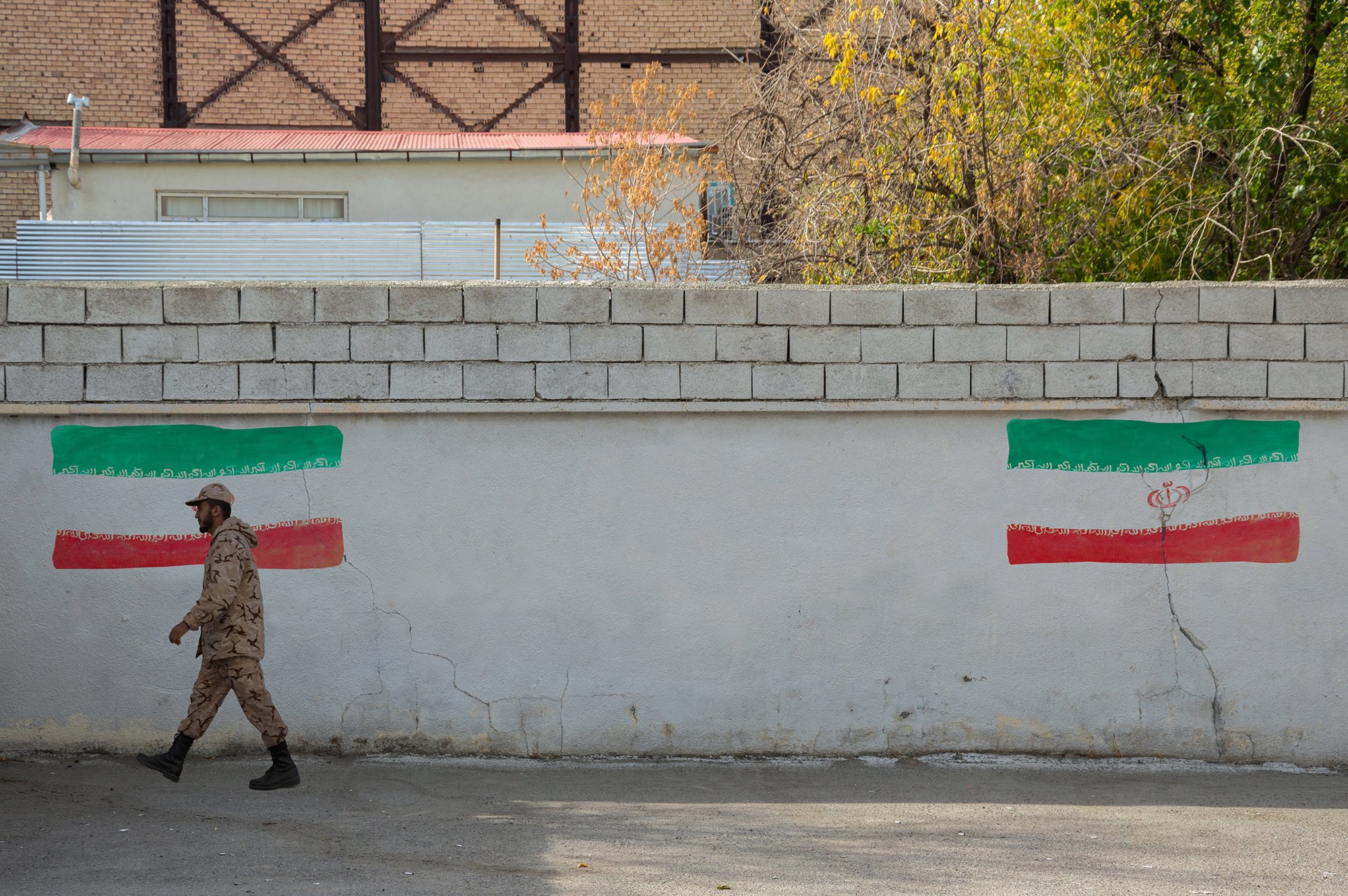 11 The Flag Without a Sign.jpg