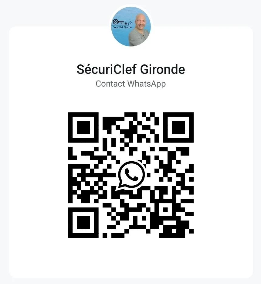 Un code QR pour contacter SécuriClef Gironde via WhatsApp, avec une photo d'un homme souriant et un logo d'une clé et d'une maison.