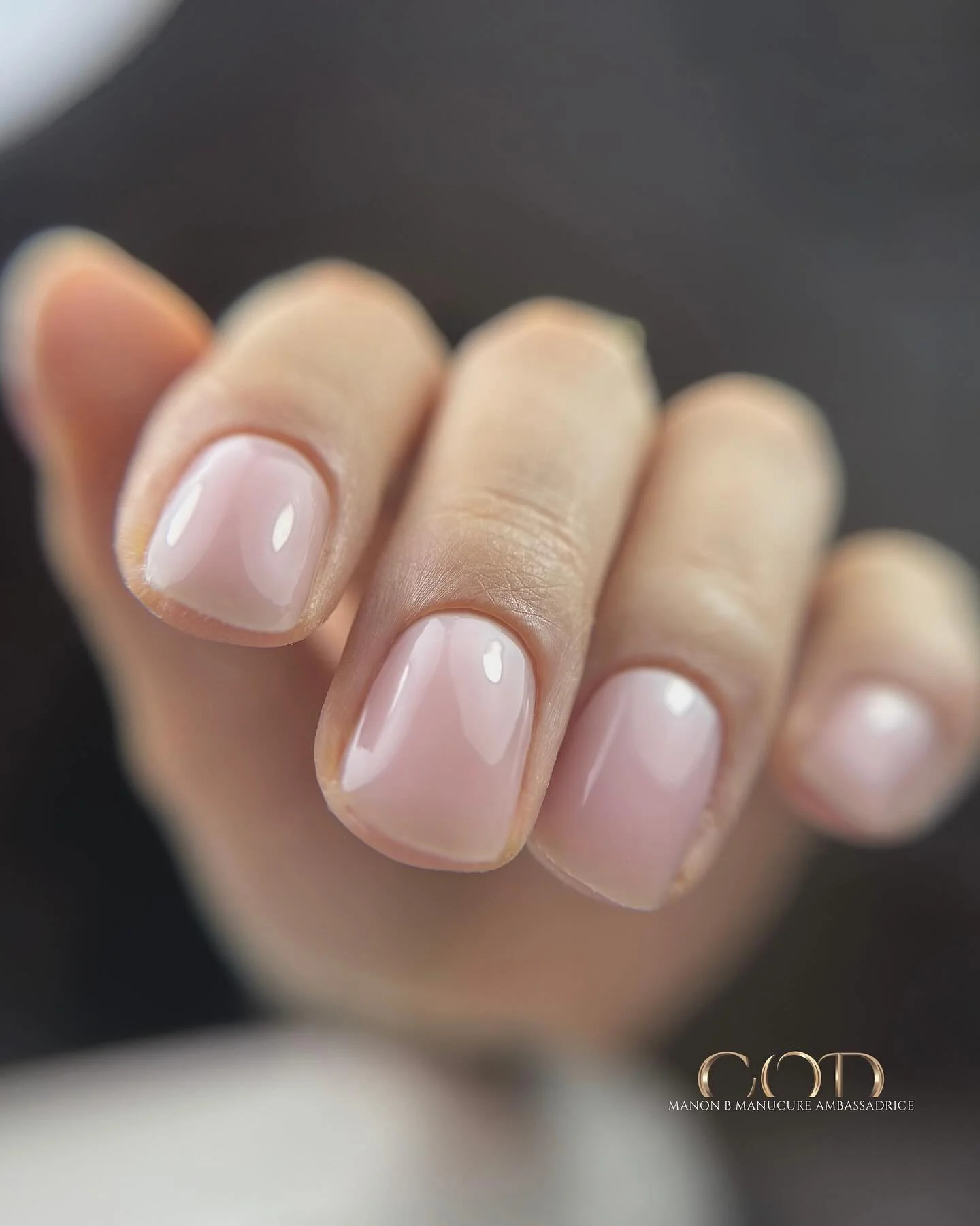Une manucure russe en douceur ☁️
Un Gainage fait avec facilit&eacute; gr&acirc;ce &agrave; @cod_nail_system 
R&eacute;f : PLG SKIN 🤍

#manucurerusse #codnailsystem #gainageonglesnaturels #gainageongles #manucureclean #montm&eacute;lian #montmelian #