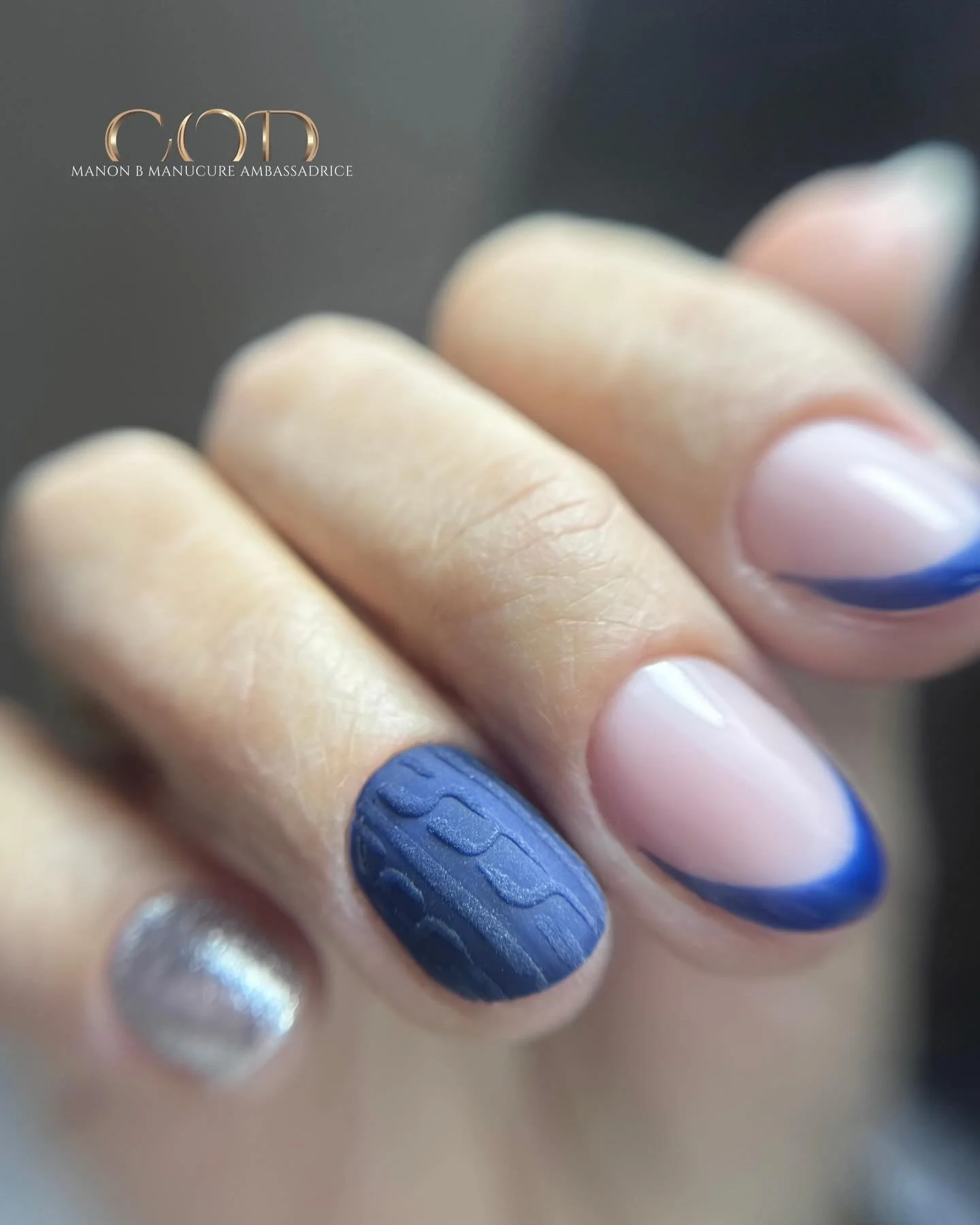 TU n'obtiens PAS le m&ecirc;me r&eacute;sultat sur toutes les cuticules, En manucure russe, chaque type de cuticule demande une lecture pr&eacute;cise et une technique adapt&eacute;e.

Avant la technique, il y a l&rsquo;analyse.

Ici, nous avons :
👉