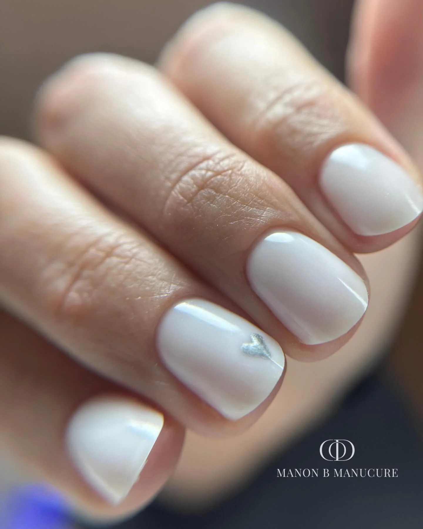 Une belle manucure russe avec un p&rsquo;tit peu d&rsquo;LOVE 🤍

Gainage sur ongles naturel, PLG LUMINOUS @cod_nail_system ☁️

#gainageonglesnaturels #manucurerusse #saintvalentinesday #chamb&eacute;ry #prothesisteongulaireadomicile