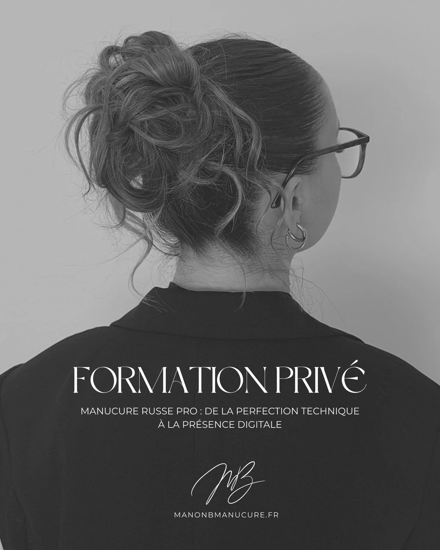 Aujourd&rsquo;hui, je suis tr&egrave;s heureuse de vous pr&eacute;senter un projet qui me tient particuli&egrave;rement &agrave; c&oelig;ur 🤍 

Une formation qui allie perfection technique en manucure russe et strat&eacute;gie pour mettre en valeur 