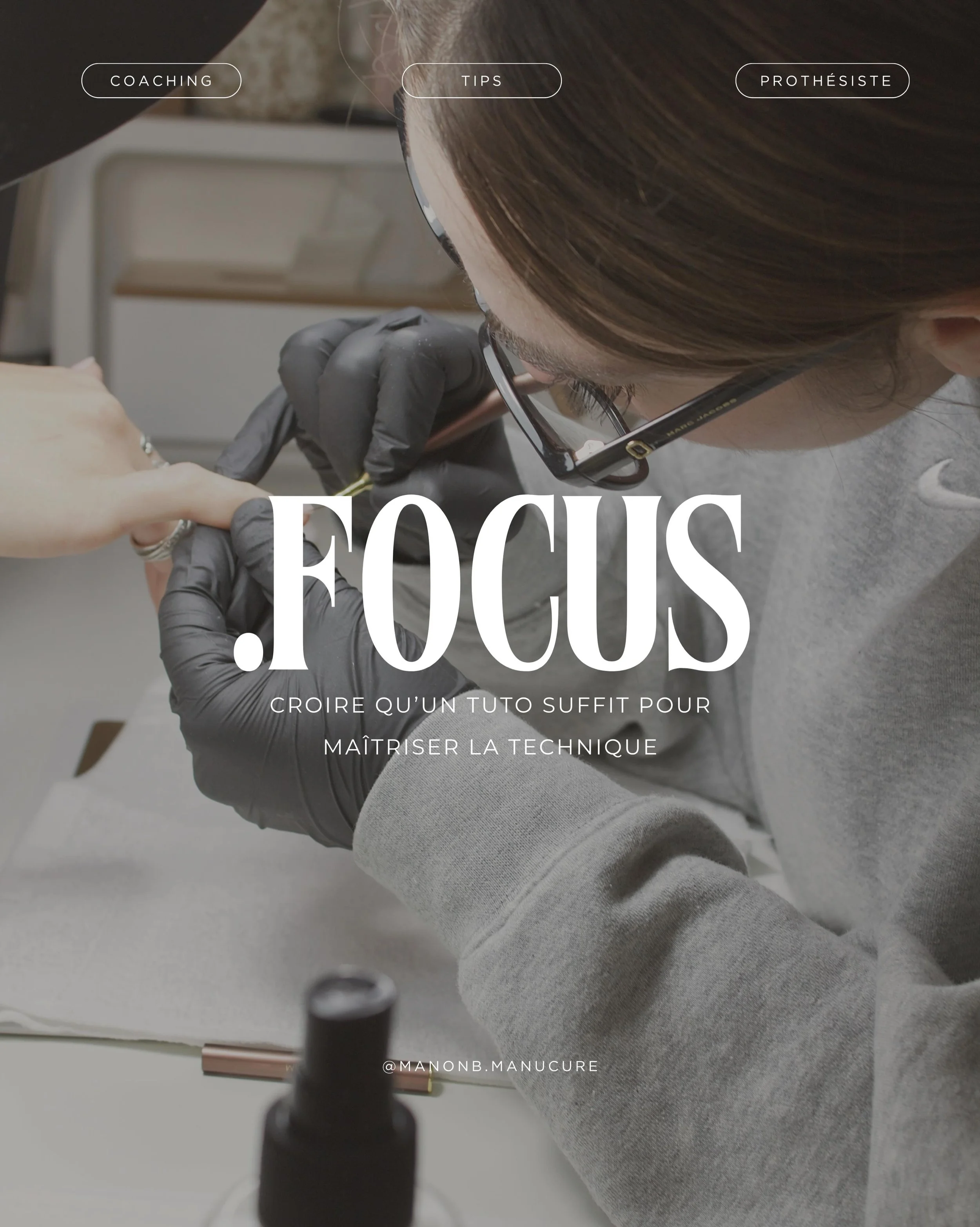.FOCUS ☁️

J&rsquo;ai moi aussi longtemps pens&eacute; qu&rsquo;un tuto pouvait suffire pour apprendre une technique comme la manucure russe.

Avec le temps et la pratique, j&rsquo;ai compris une chose essentielle :

regarder ne suffit pas, il faut &